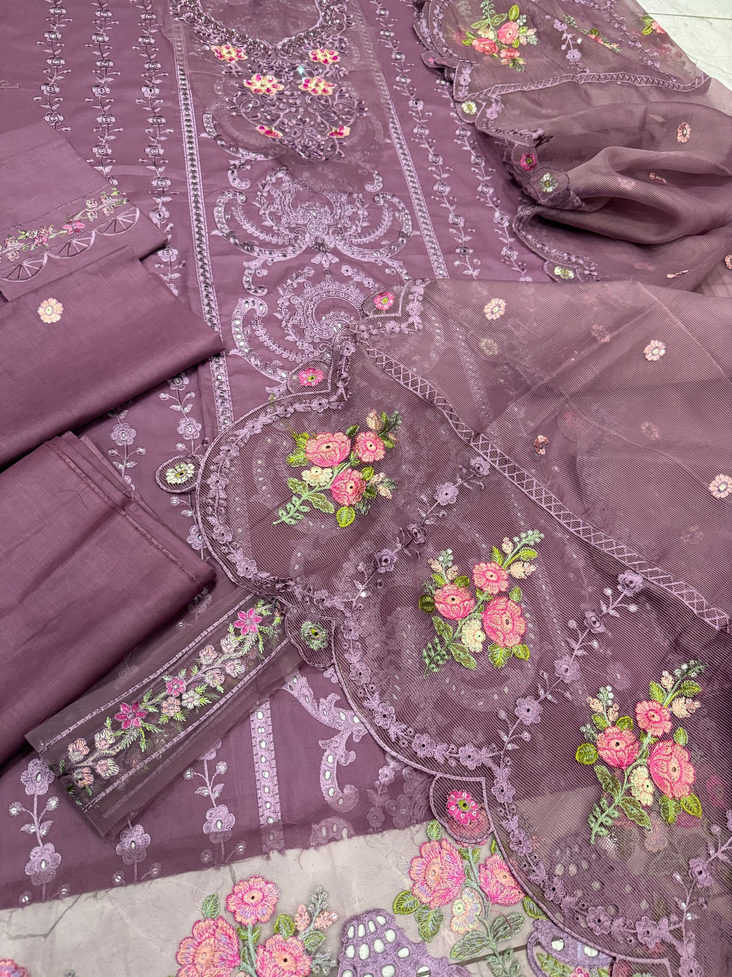 Luxury Lawn Embroidered Suit LW004