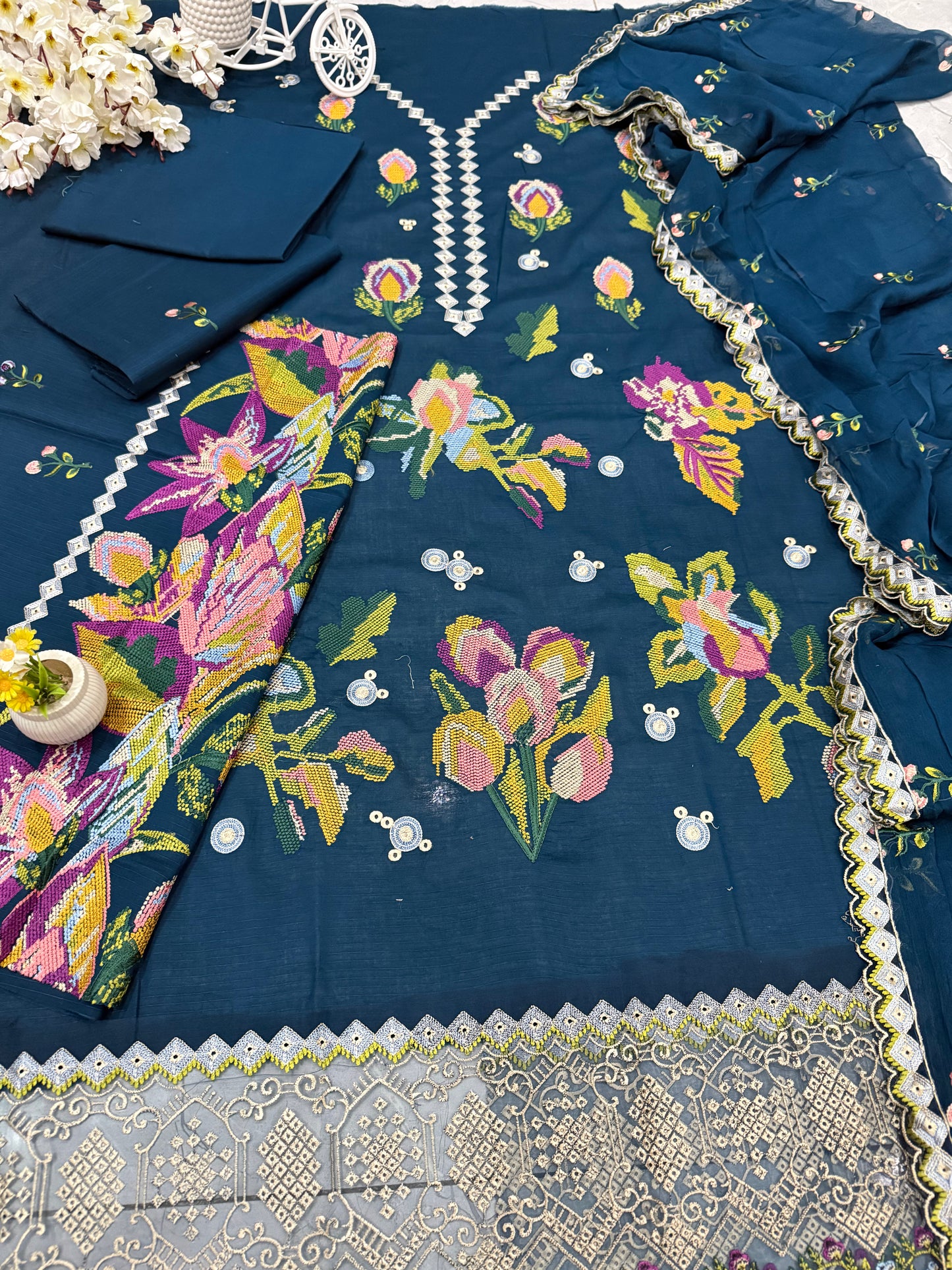 Luxury Lawn Embroidered Suit LW006