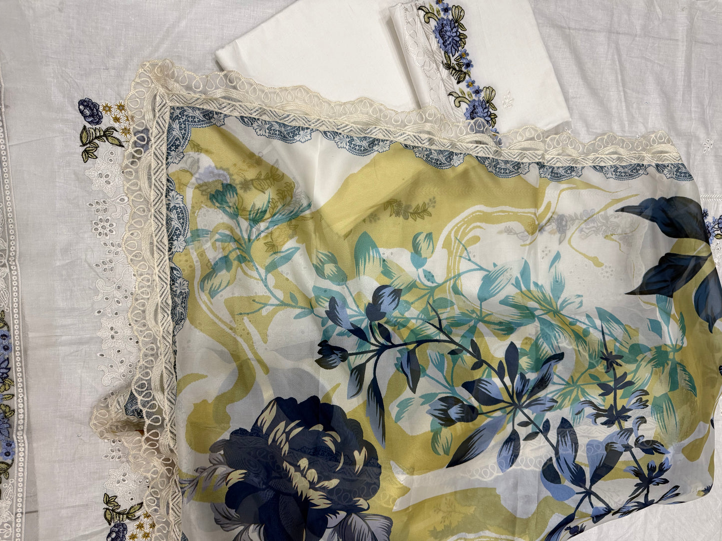 Luxury Lawn Embroidered Suit LW009