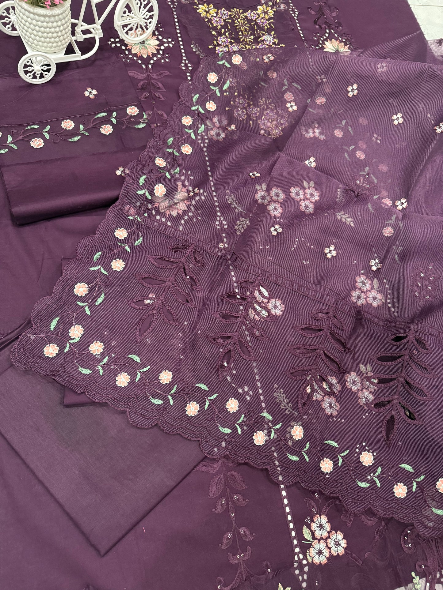 Luxury Lawn Embroidered Suit LW012