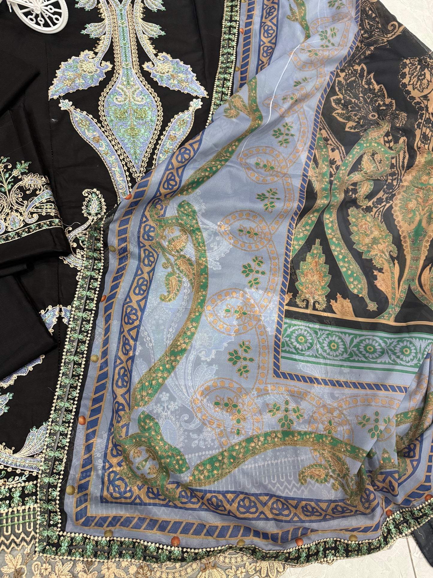 Luxury Lawn Embroidered Suit LW013