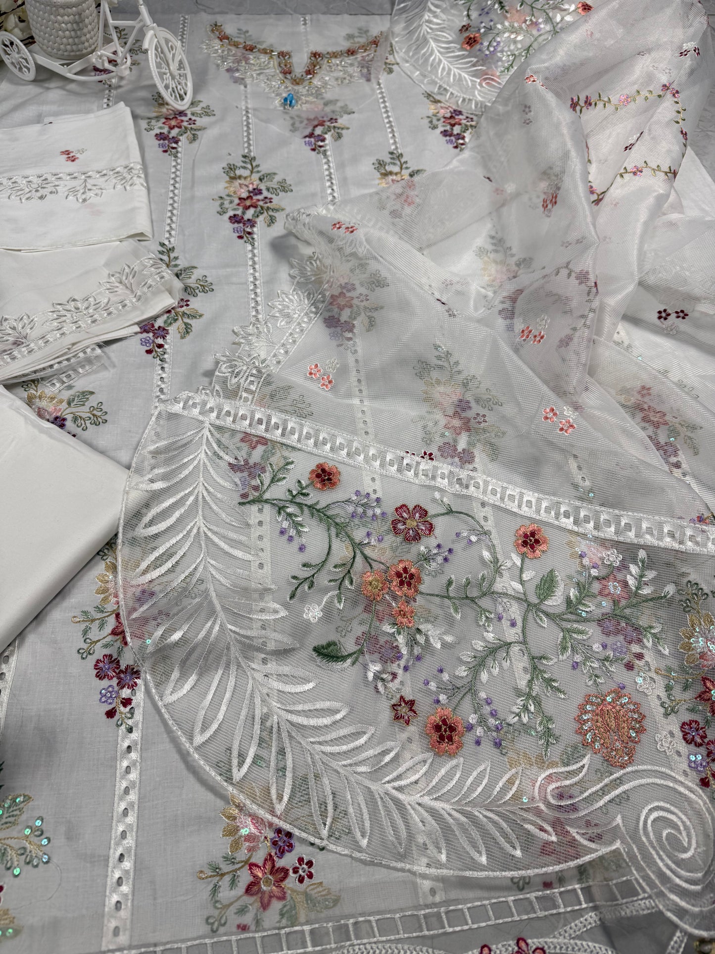 Luxury Lawn Embroidered Suit LW023