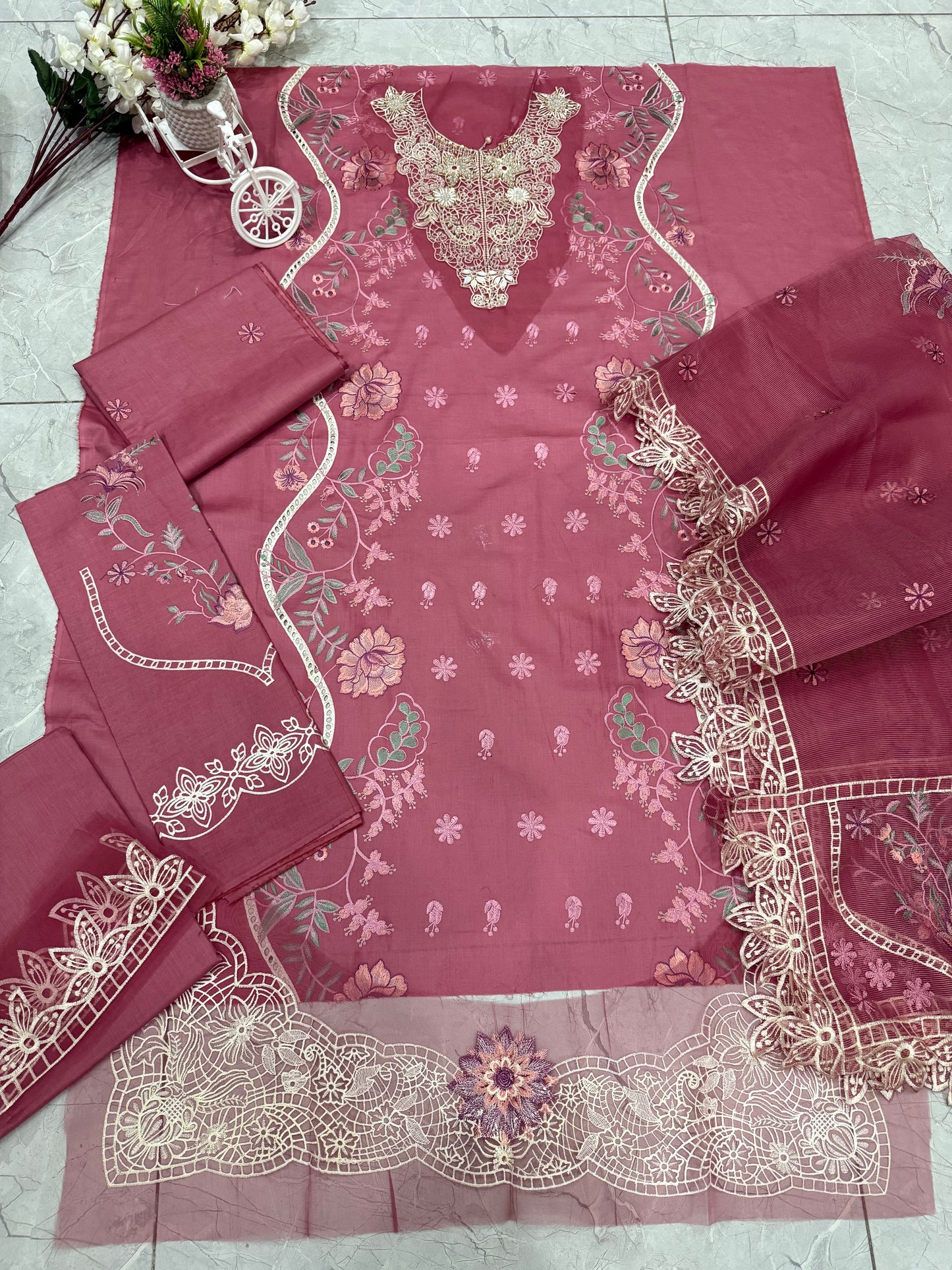Luxury Lawn Embroidered Suit LW003