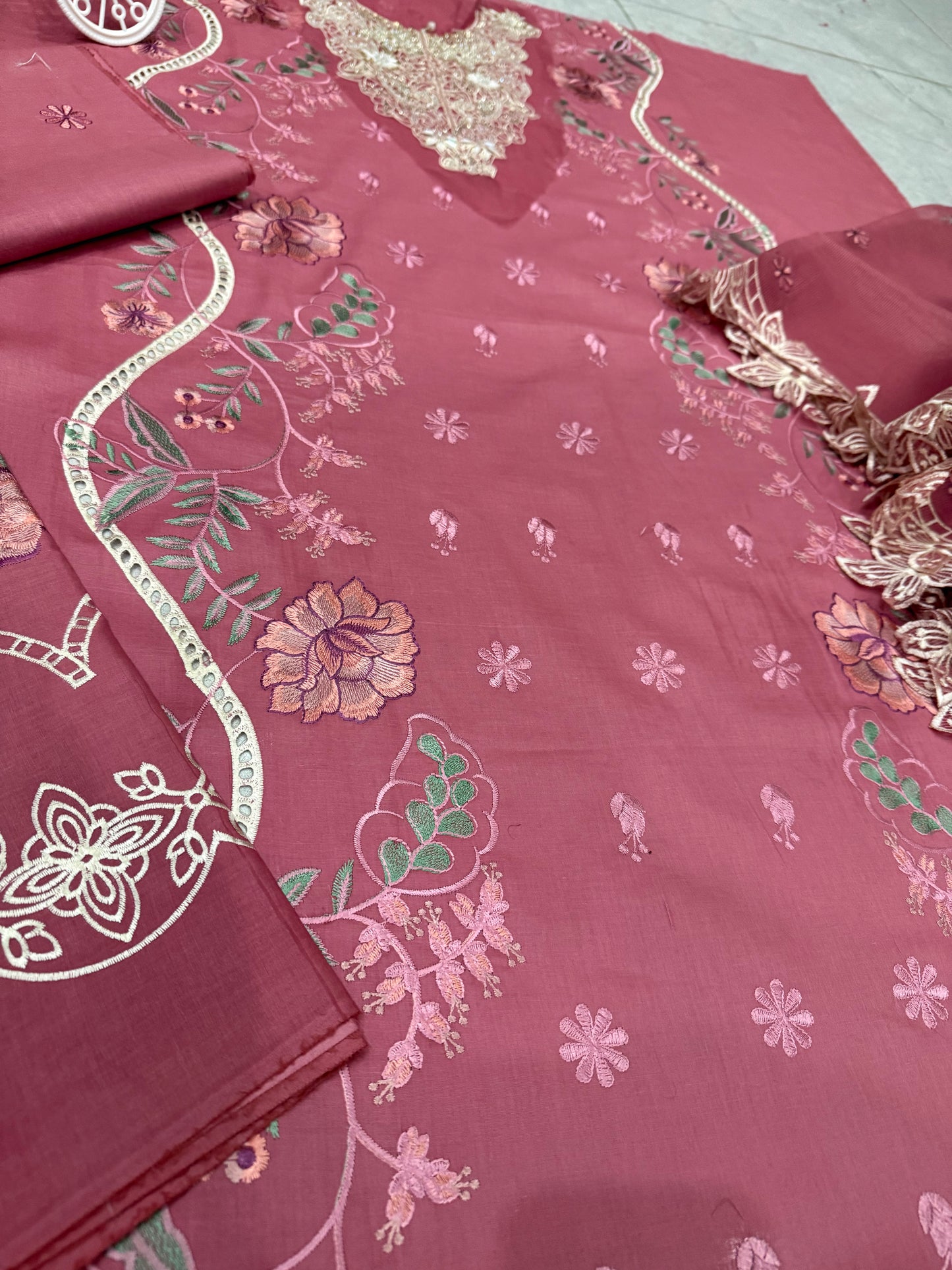 Luxury Lawn Embroidered Suit LW003