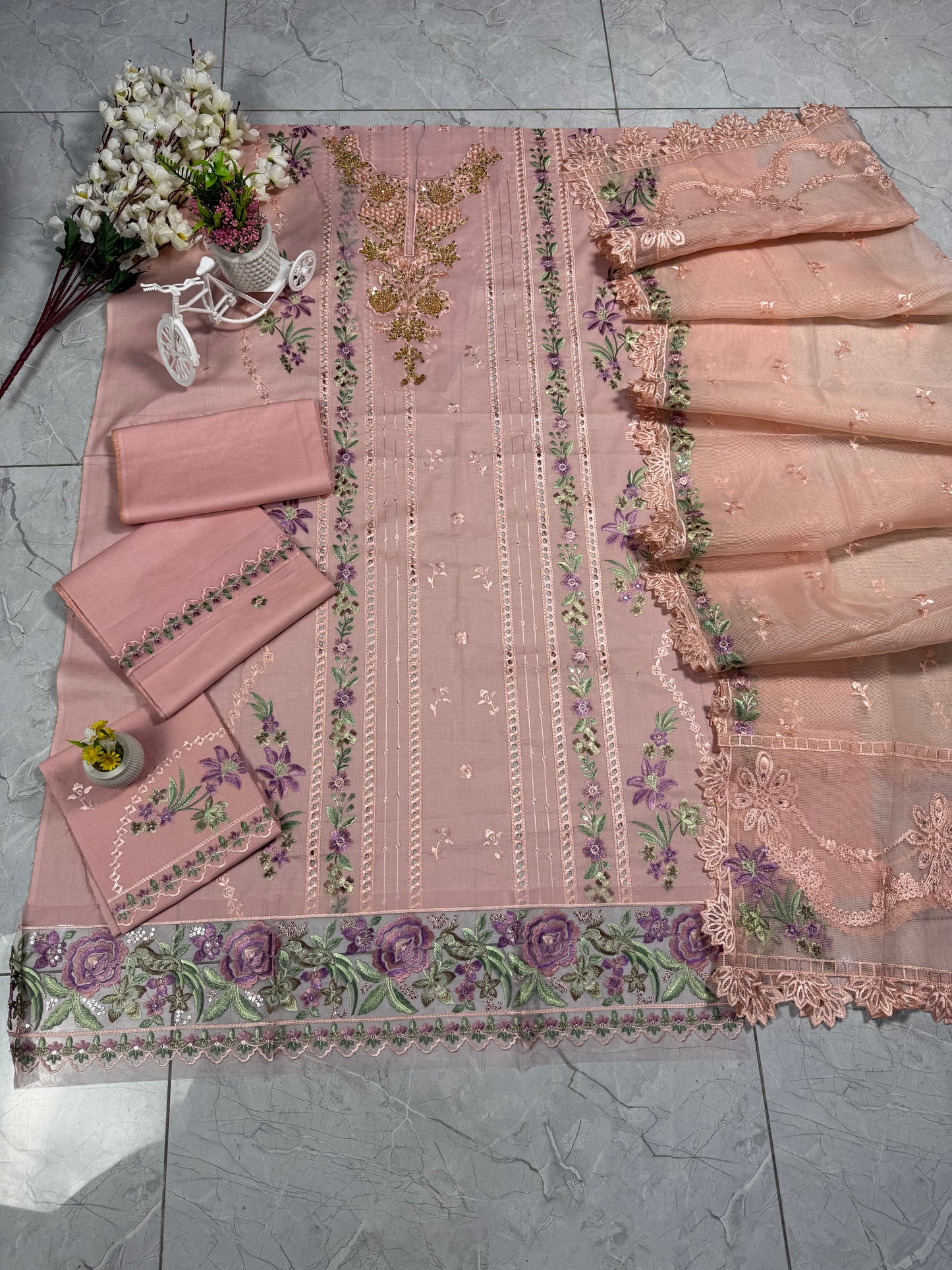 Luxury Lawn Embroidered Suit LW002