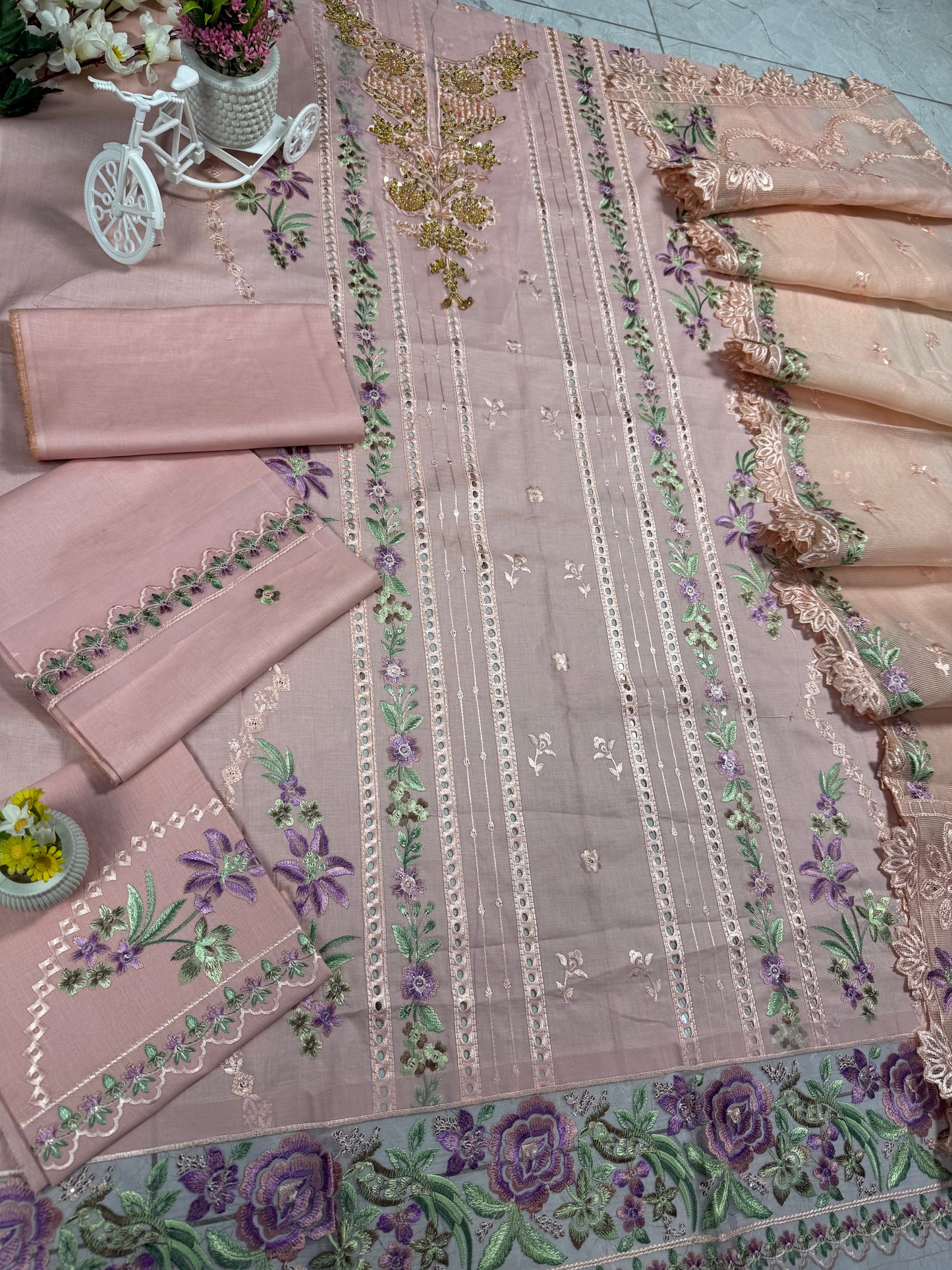 Luxury Lawn Embroidered Suit LW002