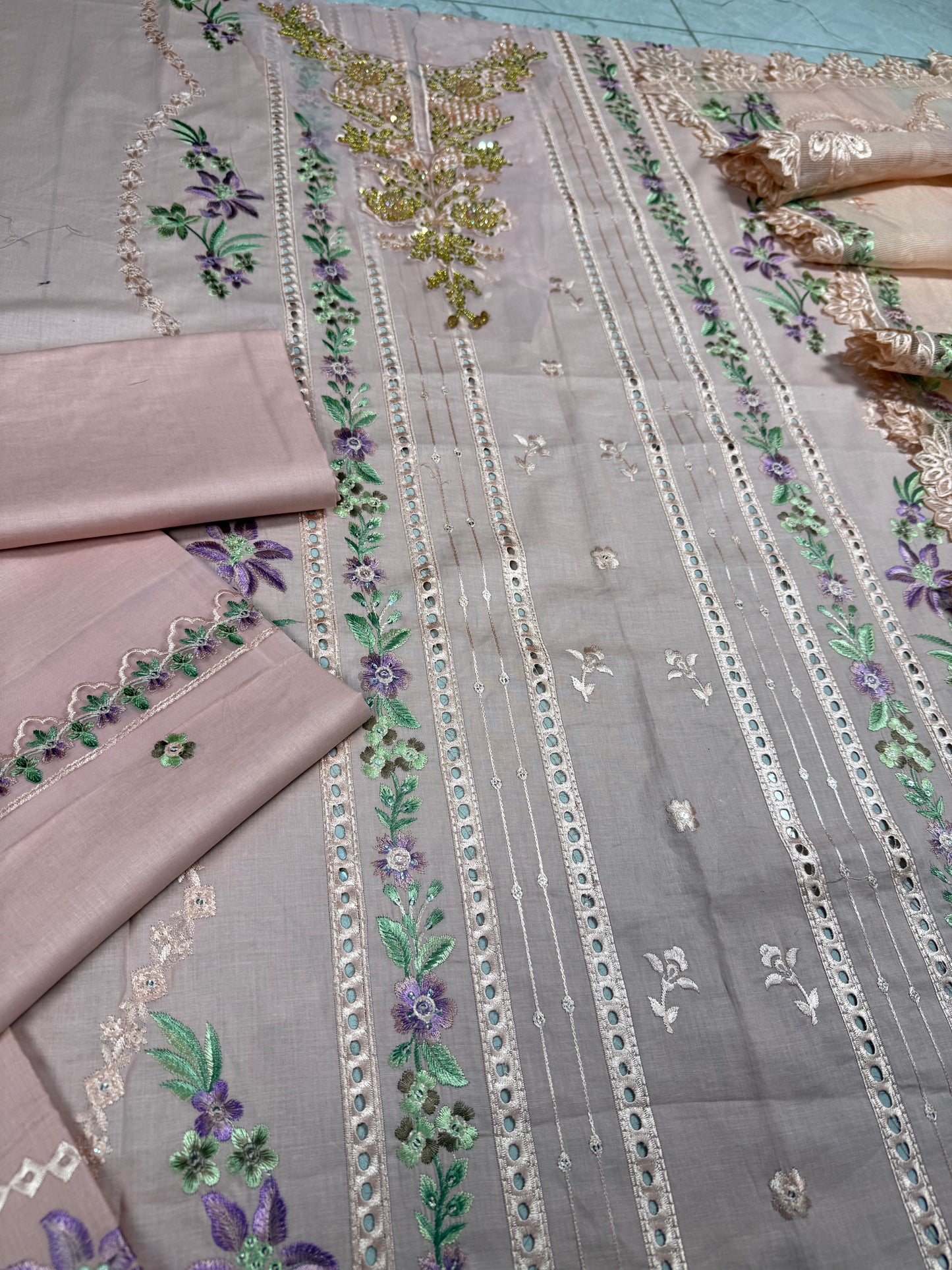 Luxury Lawn Embroidered Suit LW002