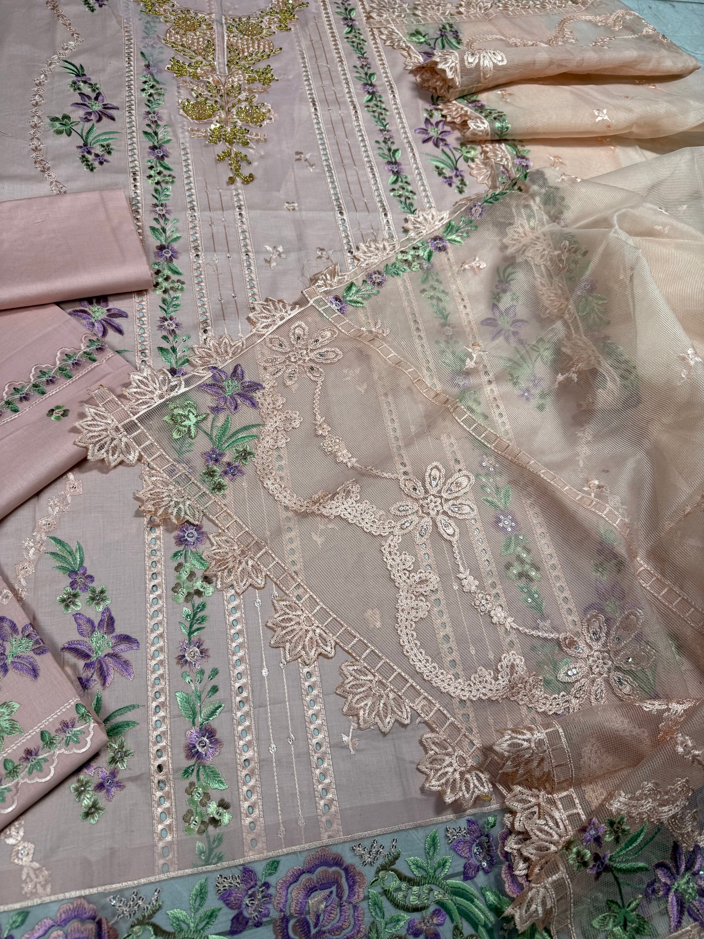 Luxury Lawn Embroidered Suit LW002