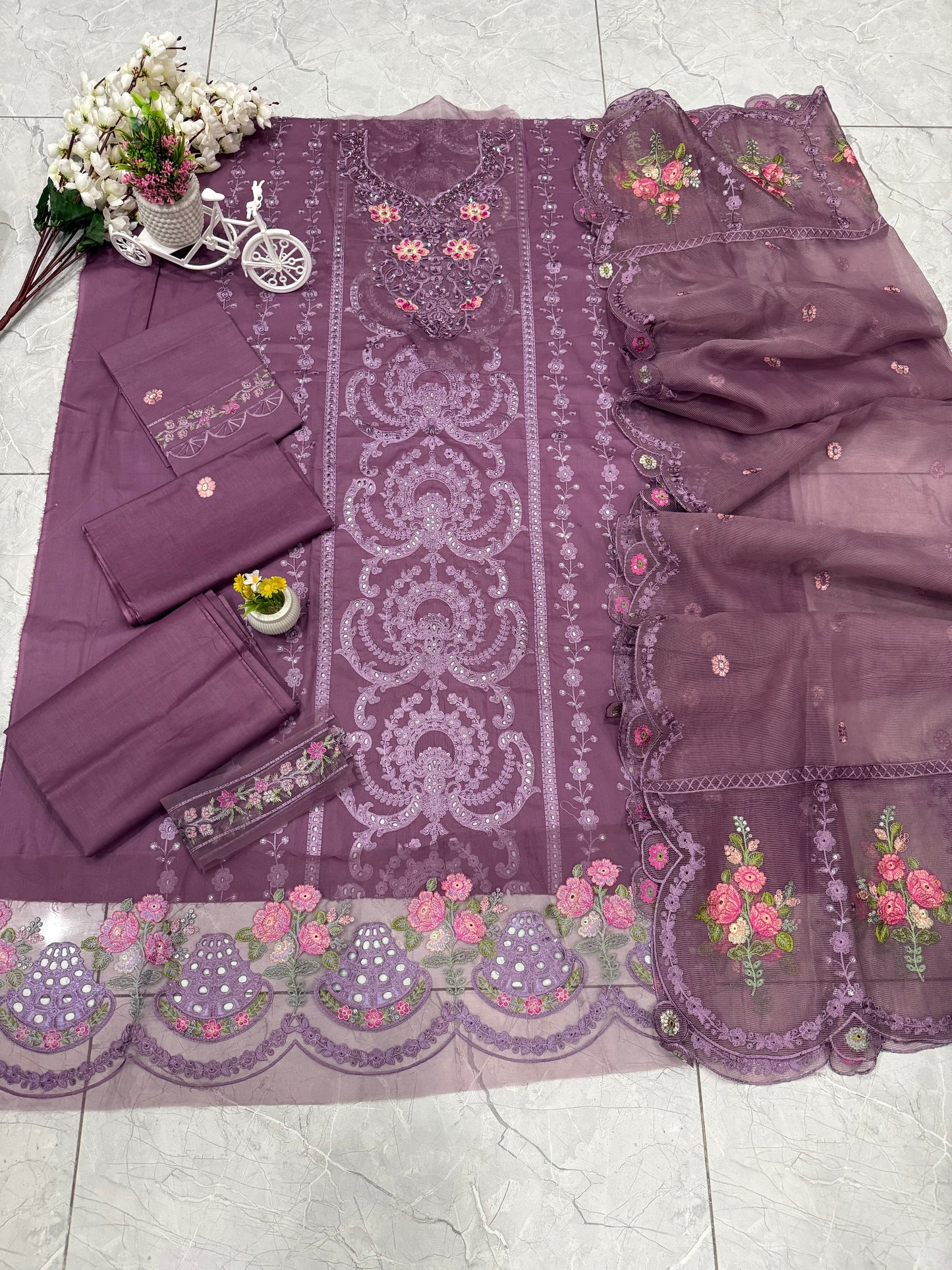 Luxury Lawn Embroidered Suit LW004