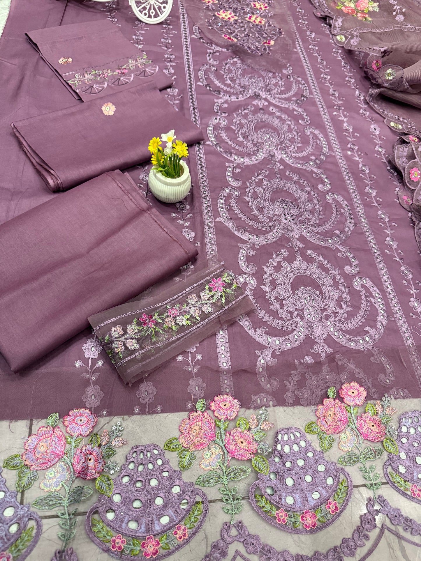 Luxury Lawn Embroidered Suit LW004