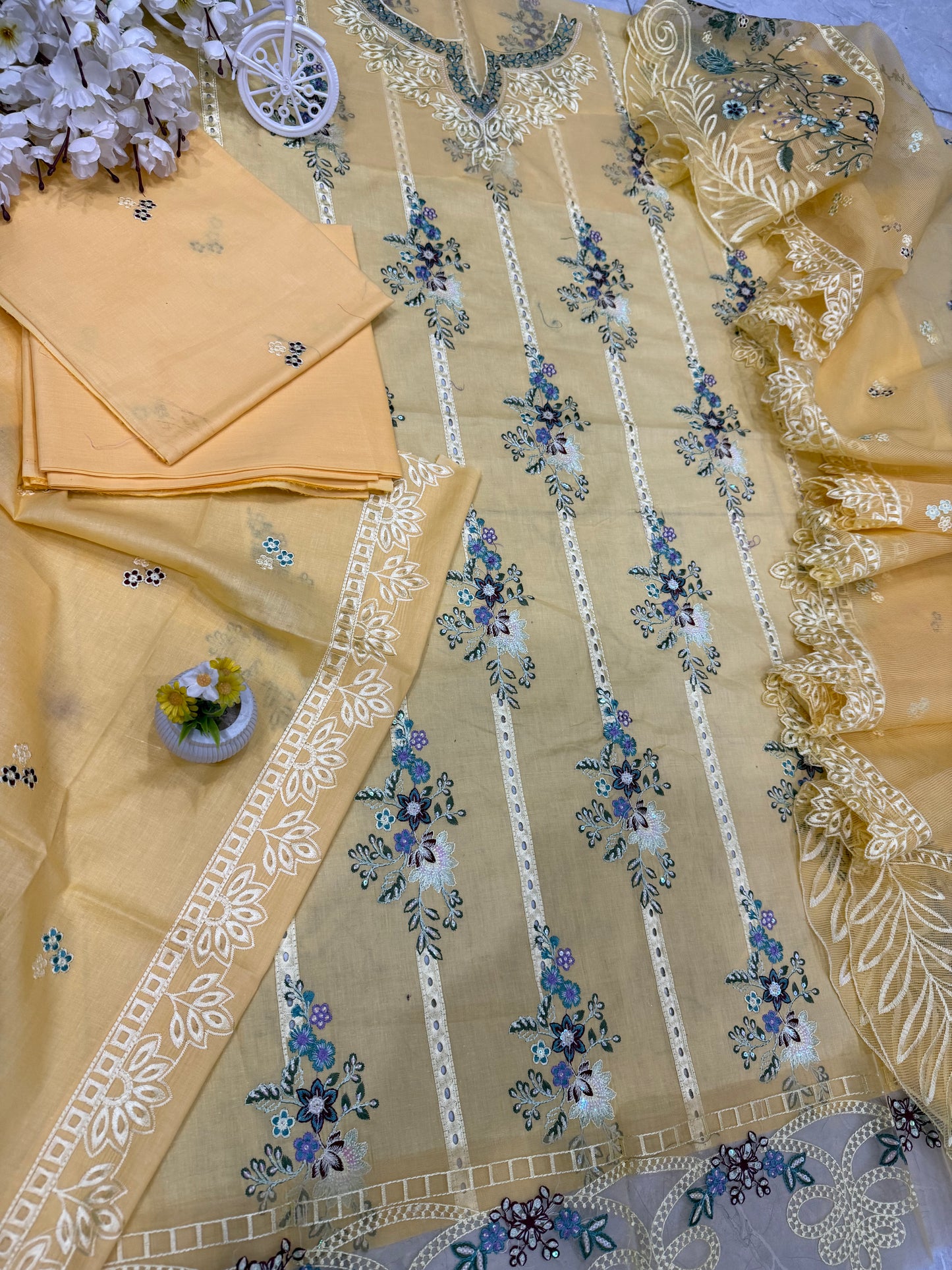 Luxury Lawn Embroidered Suit LW005