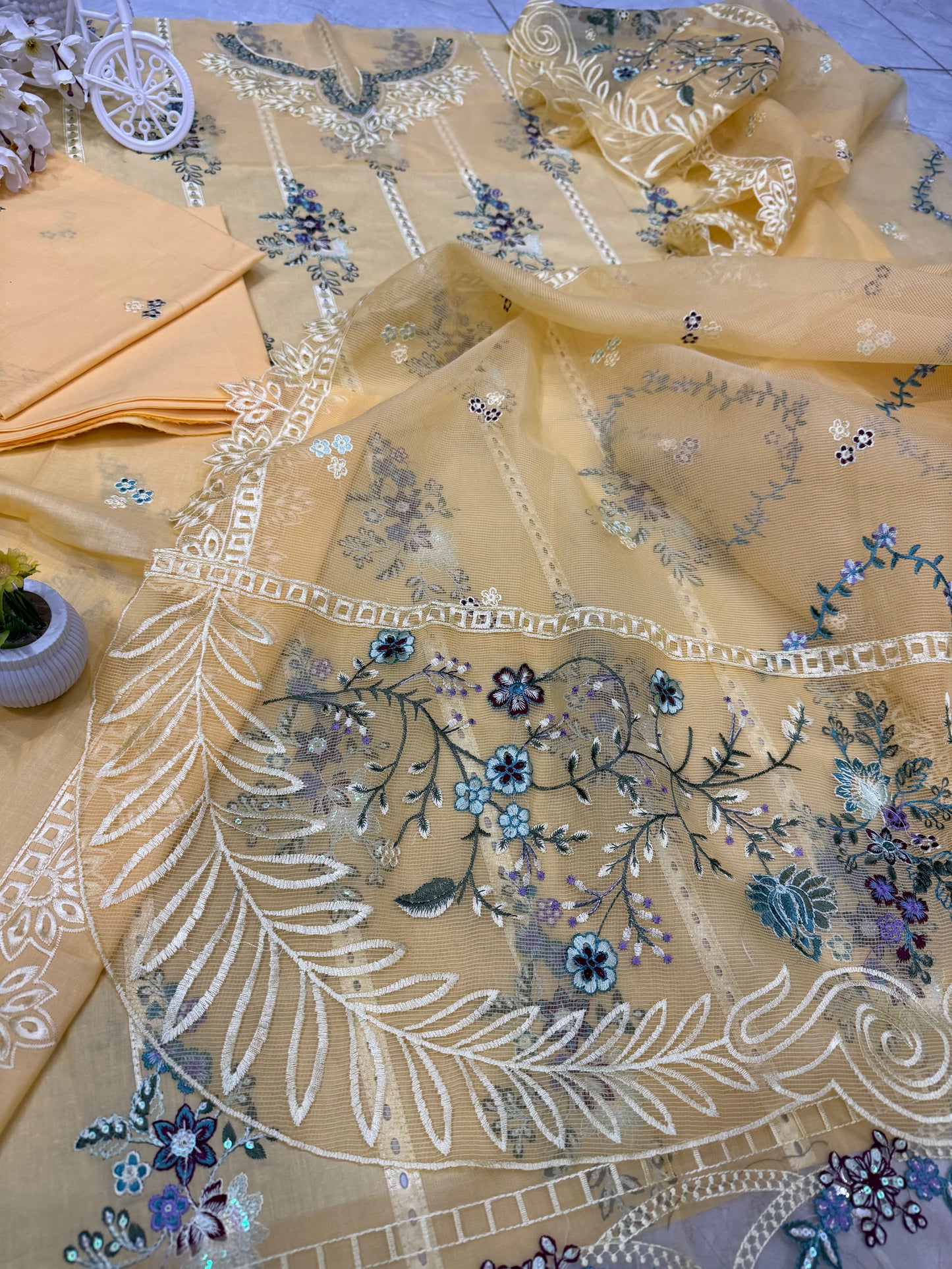 Luxury Lawn Embroidered Suit LW005