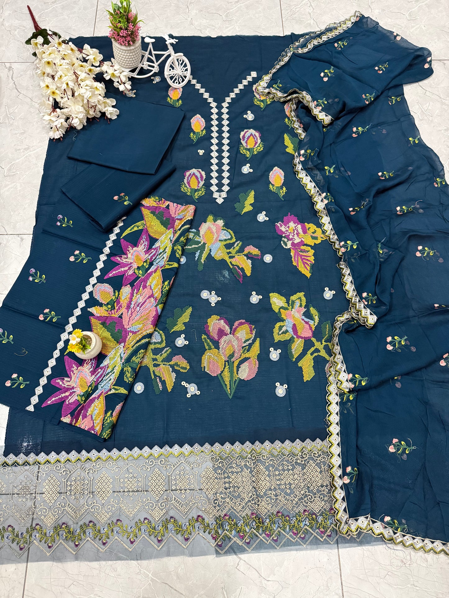 Luxury Lawn Embroidered Suit LW006