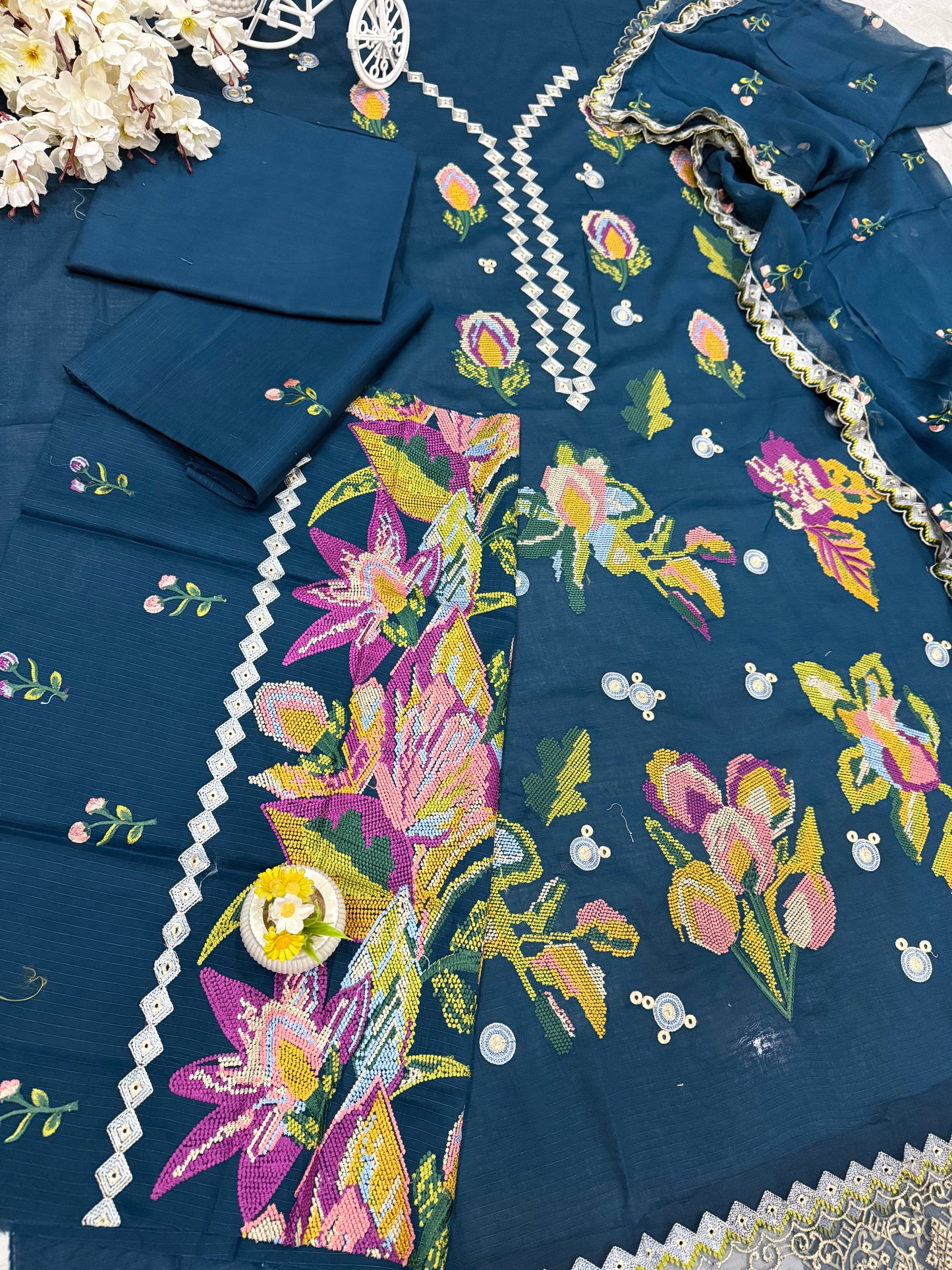 Luxury Lawn Embroidered Suit LW006