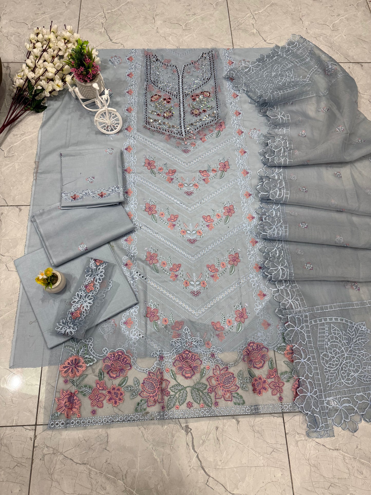 Luxury Lawn Embroidered Suit LW006