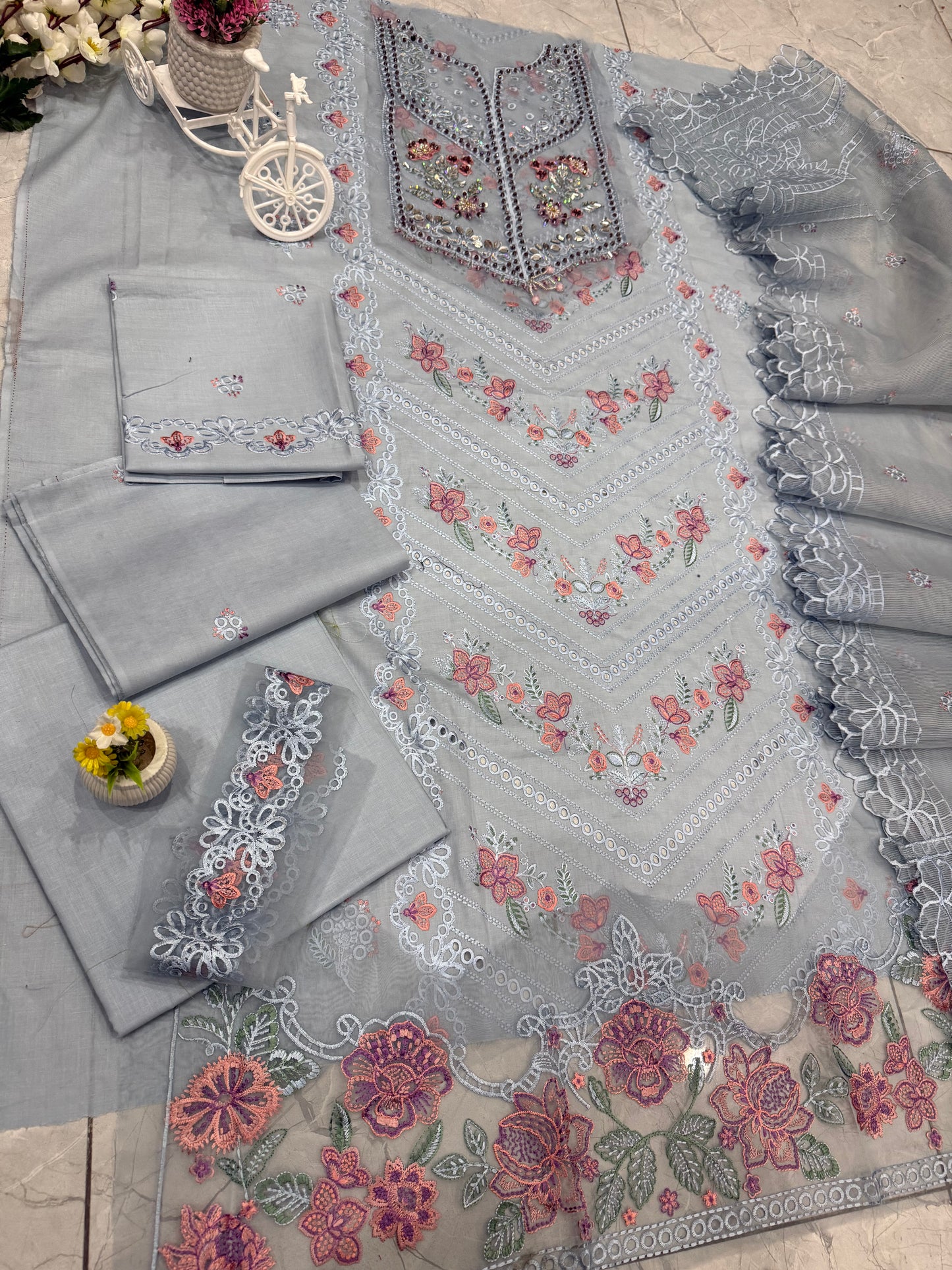 Luxury Lawn Embroidered Suit LW006