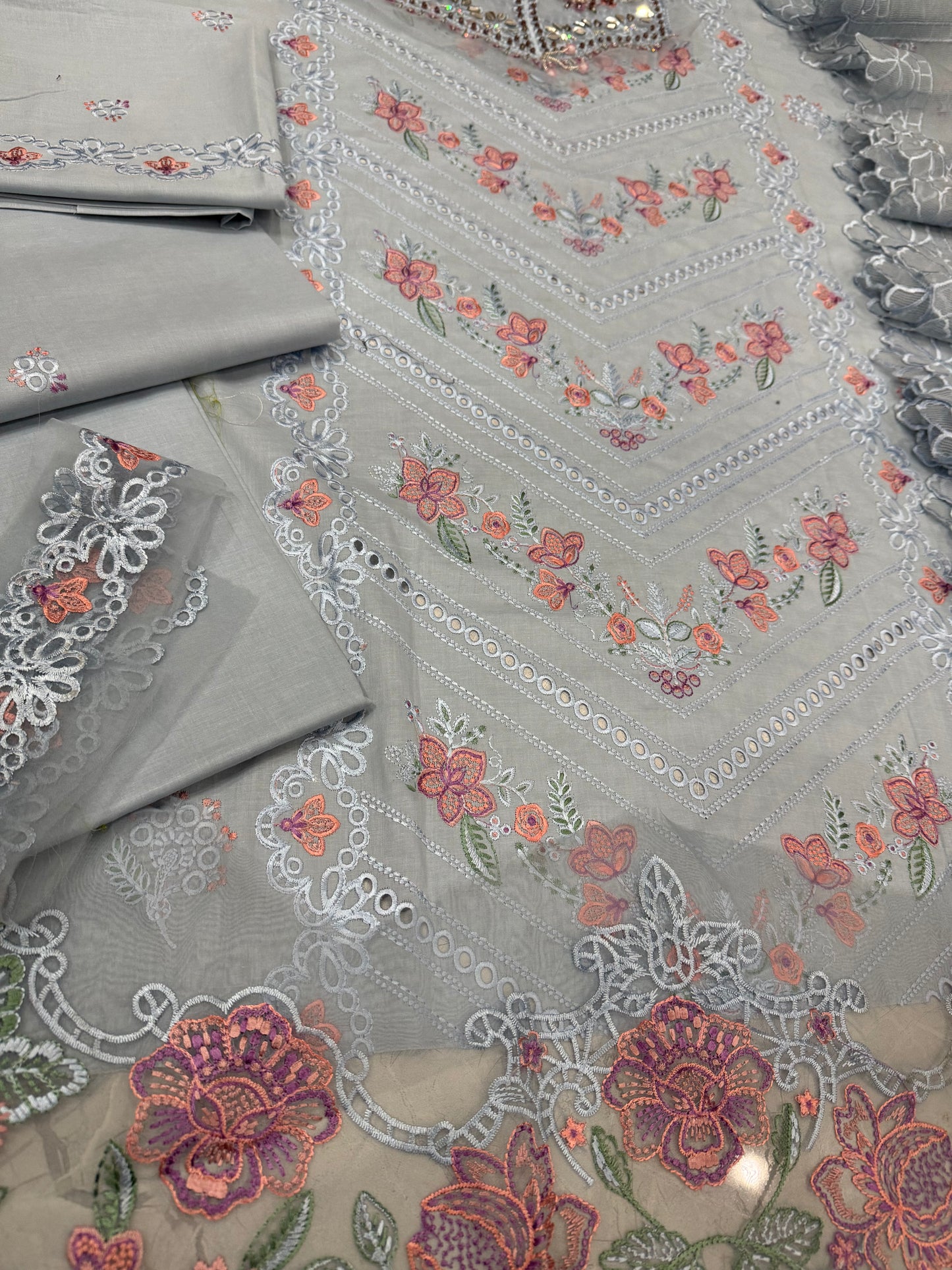 Luxury Lawn Embroidered Suit LW006