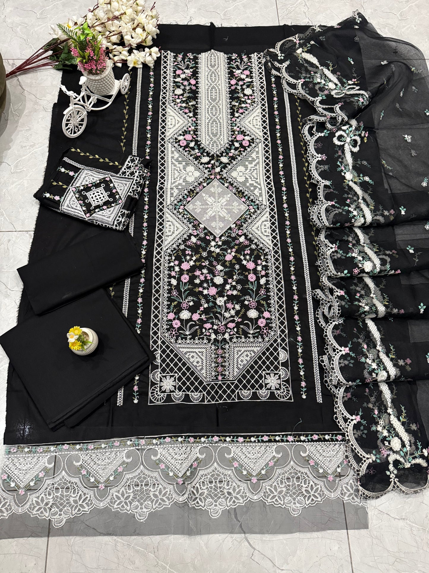 Luxury Lawn Embroidered Suit LW007