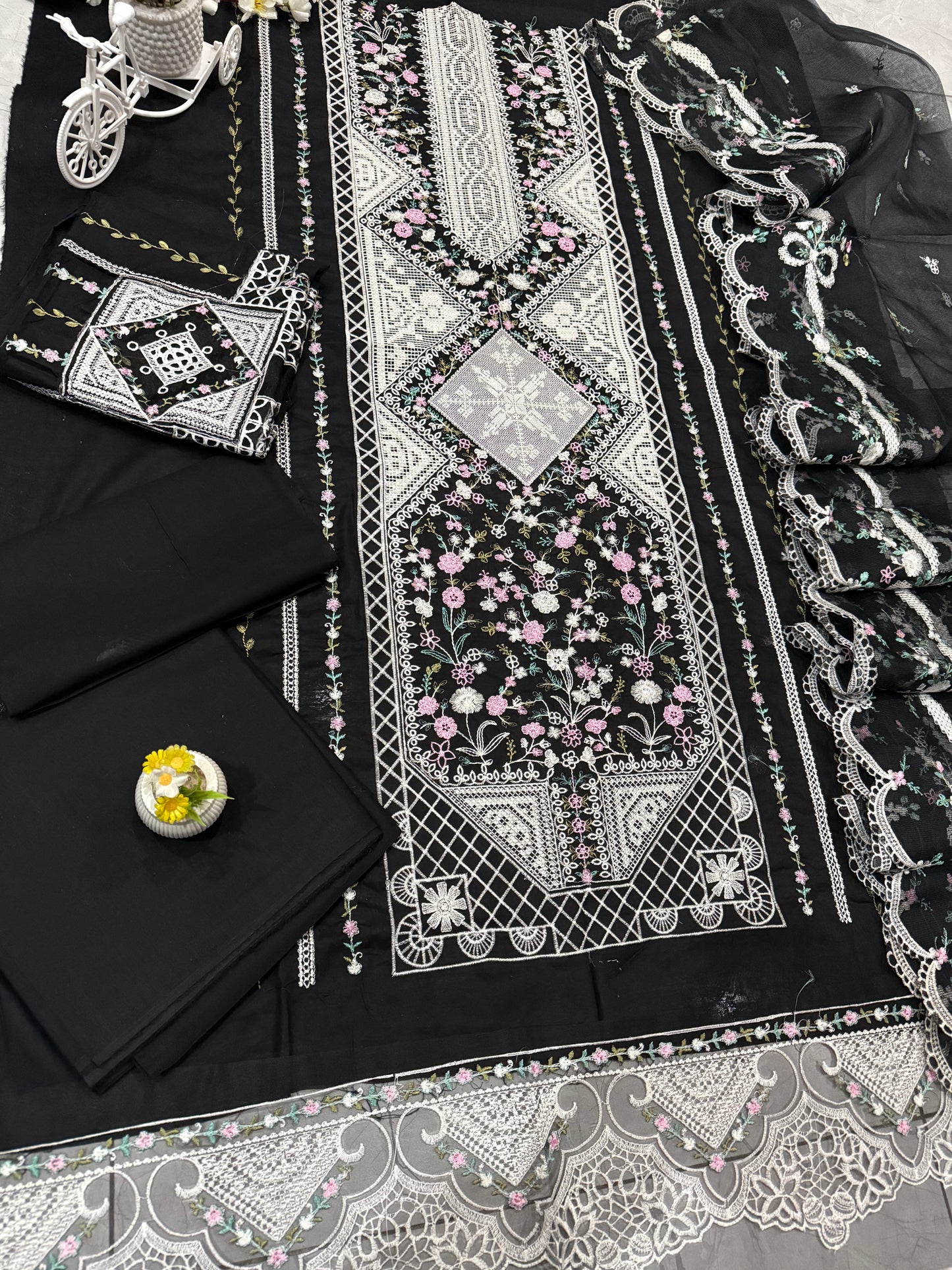 Luxury Lawn Embroidered Suit LW007