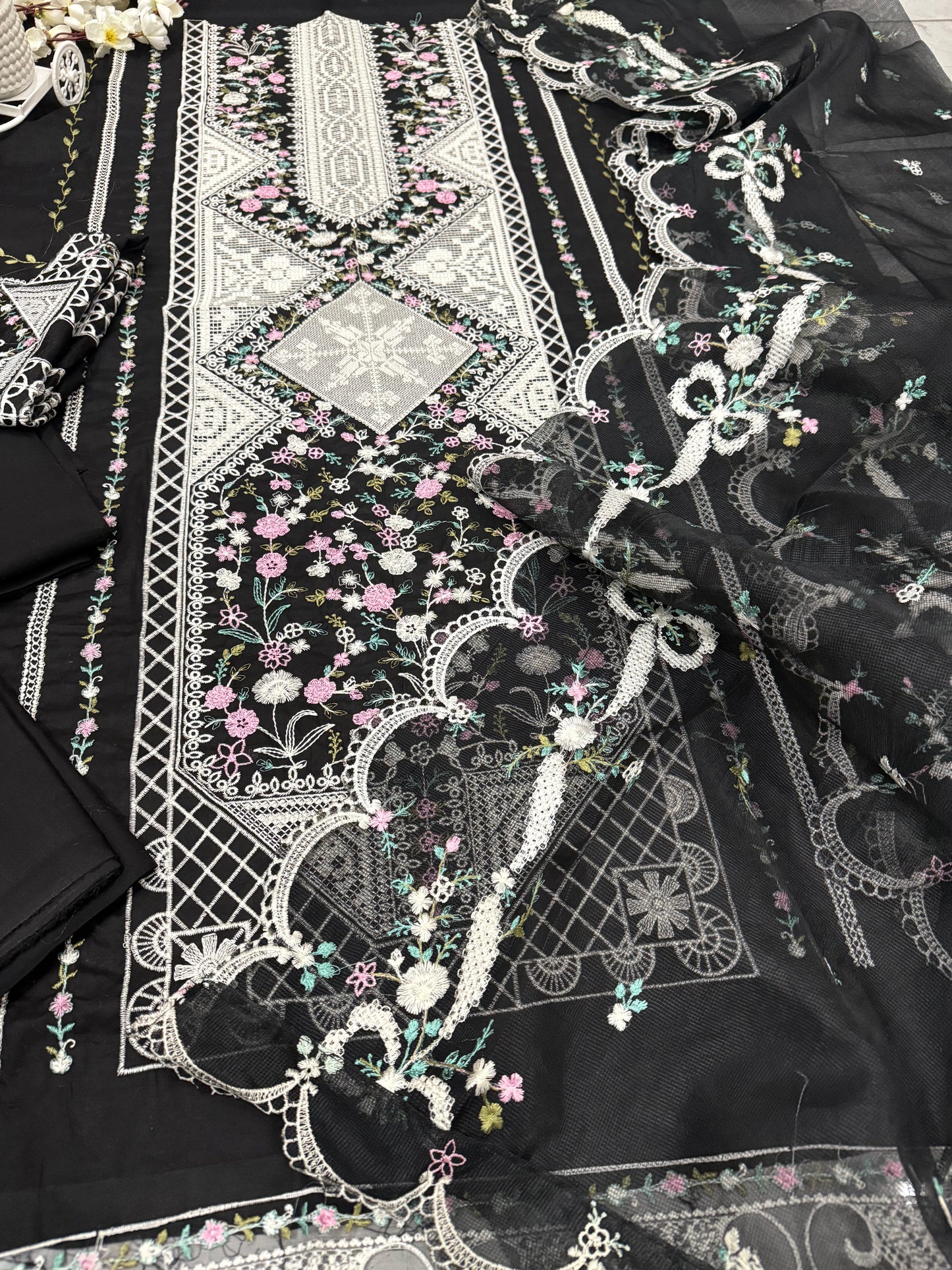 Luxury Lawn Embroidered Suit LW007