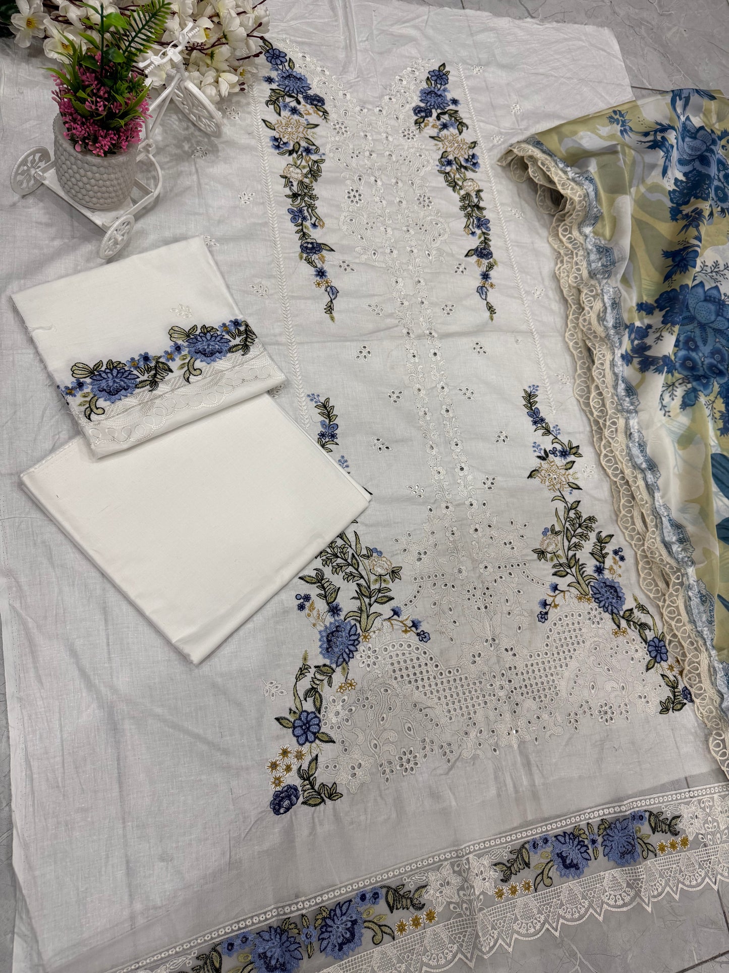 Luxury Lawn Embroidered Suit LW009