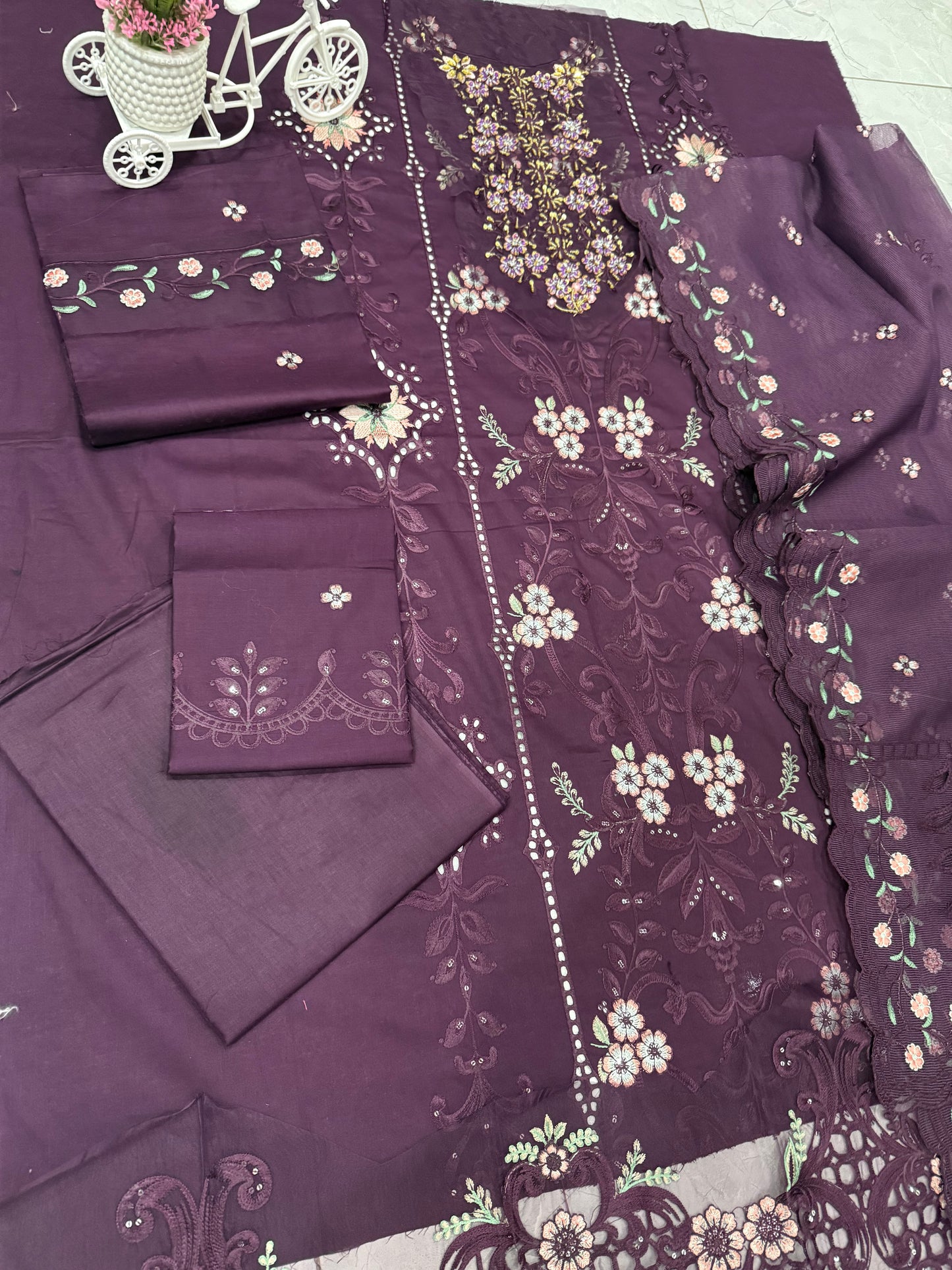 Luxury Lawn Embroidered Suit LW018