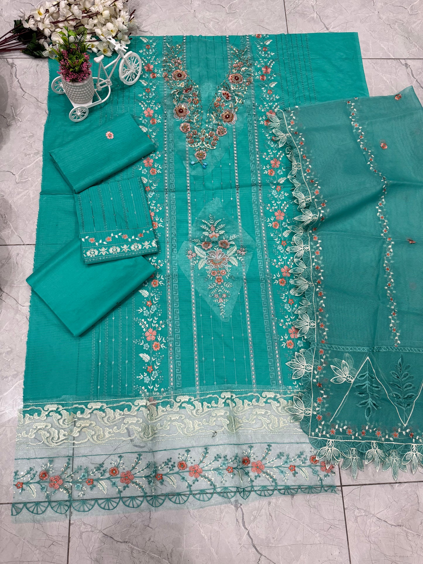 Luxury Lawn Embroidered Suit LW014