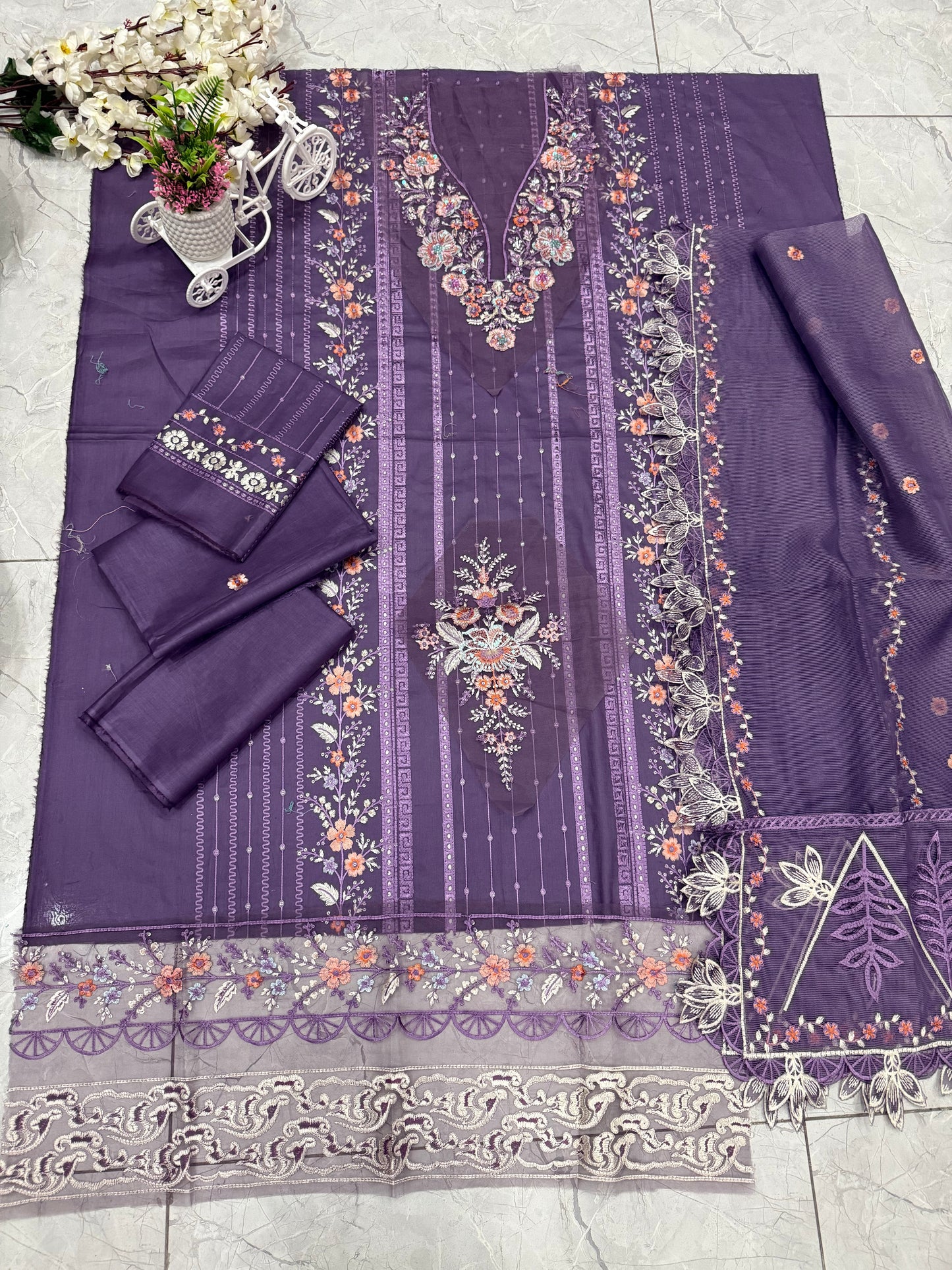 Luxury Lawn Embroidered Suit LW021