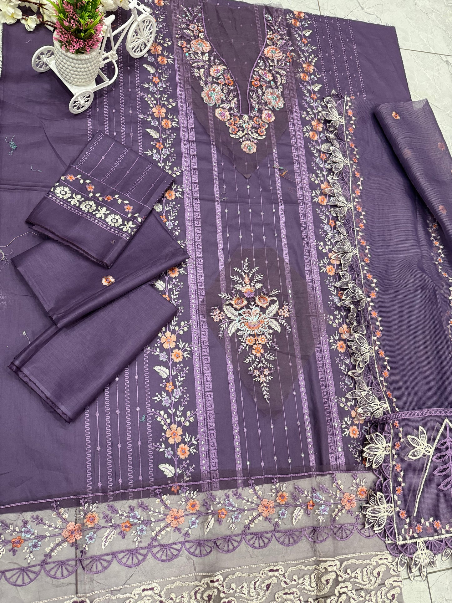 Luxury Lawn Embroidered Suit LW021
