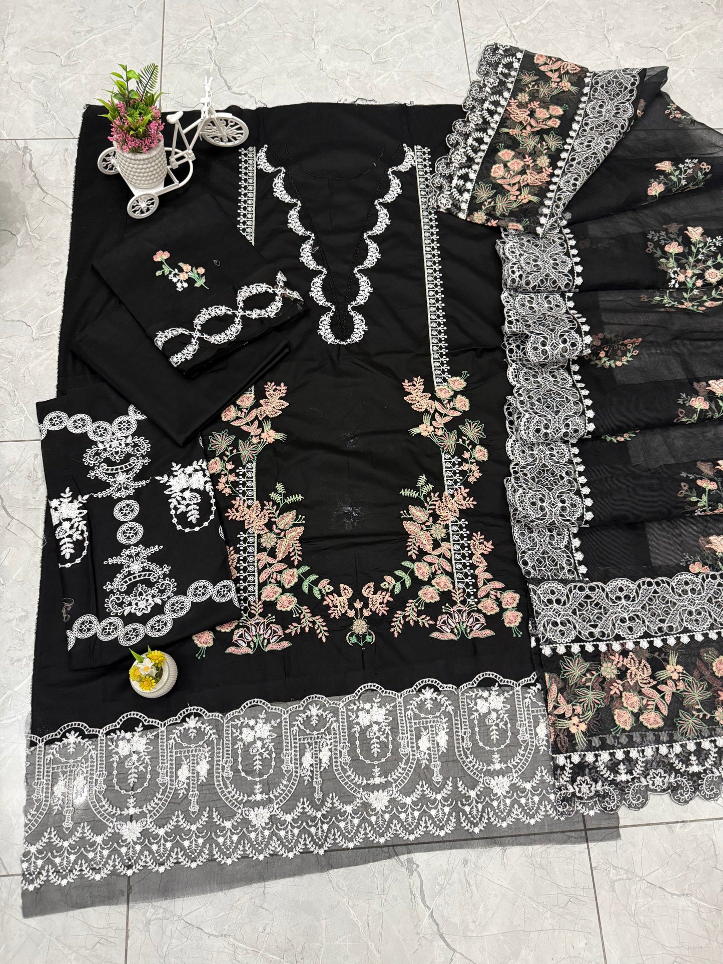 Luxury Lawn Embroidered Suit LW016