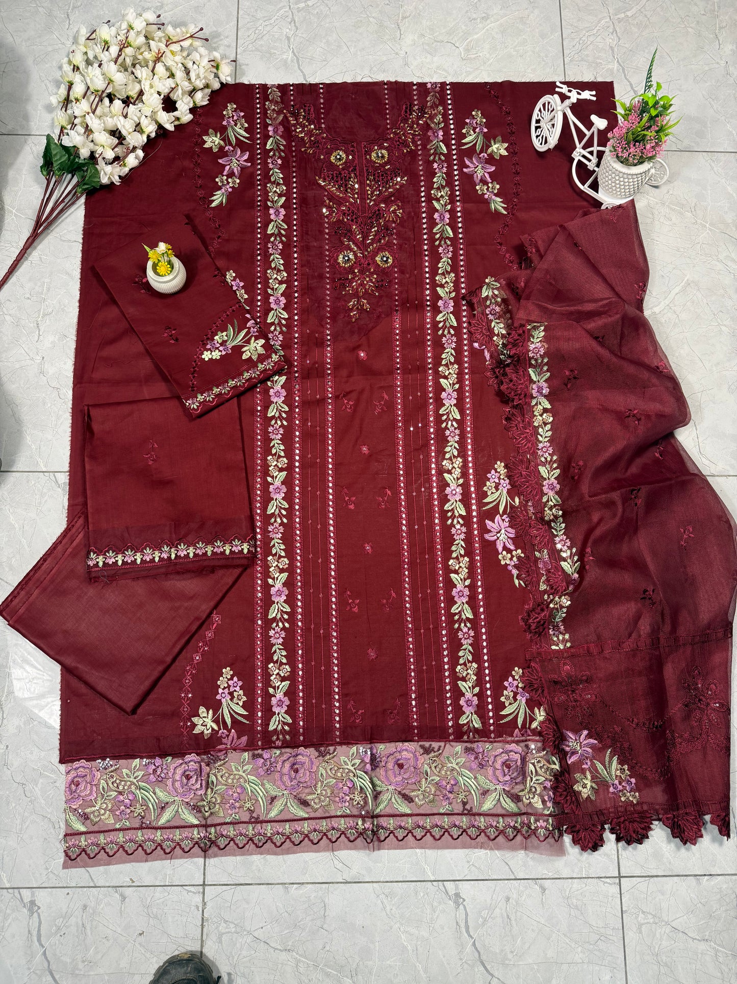 Luxury Lawn Embroidered Suit LW029