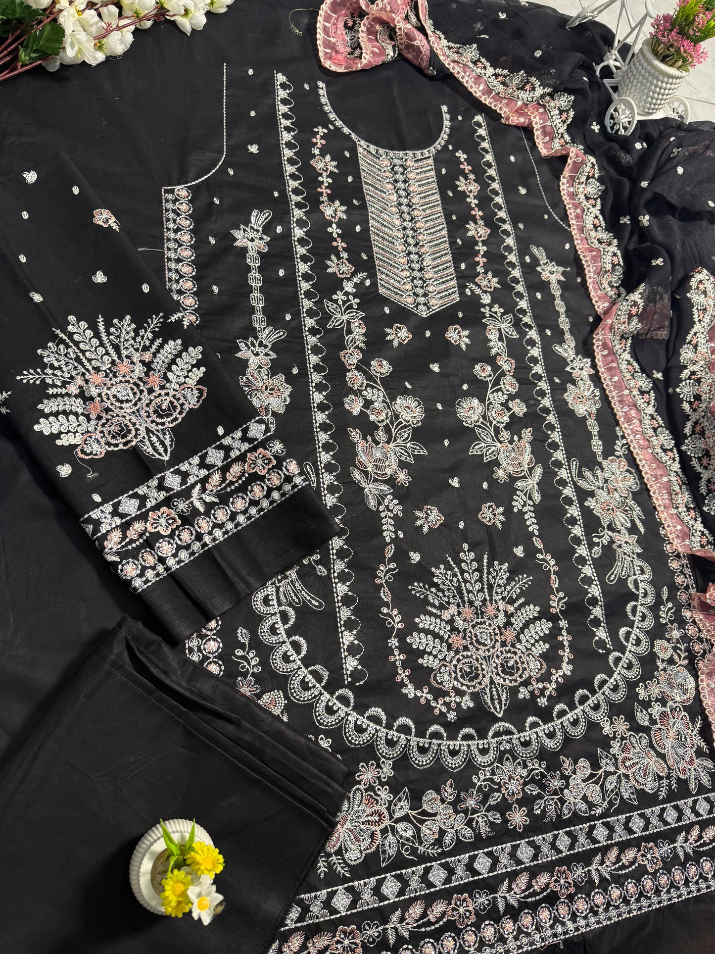 Luxury Lawn Embroidered Suit LW028