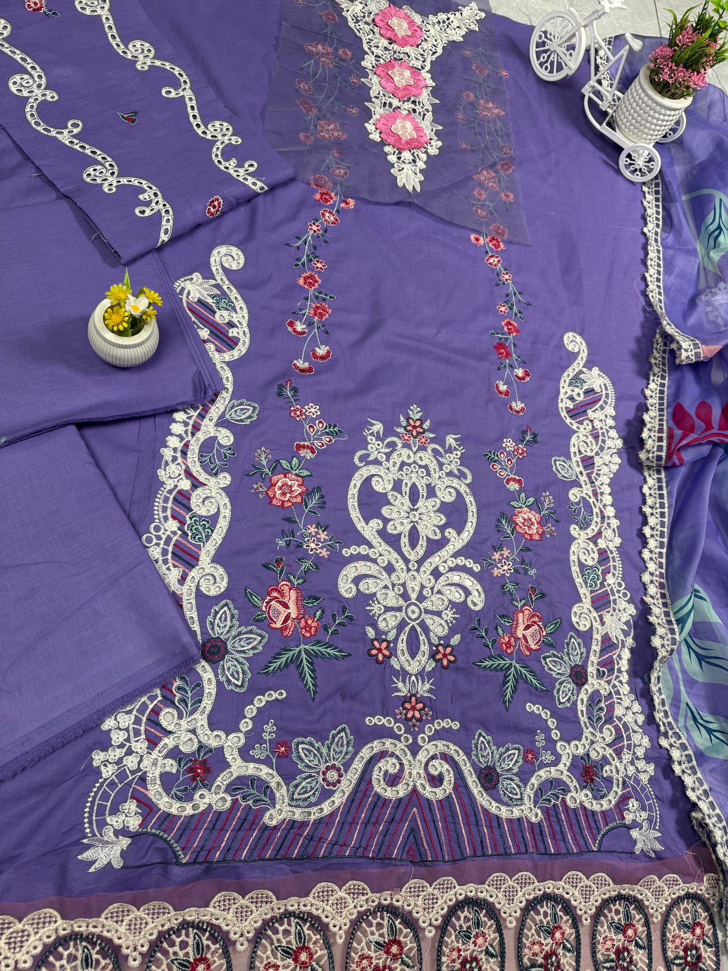 Luxury Lawn Embroidered Suit LW027