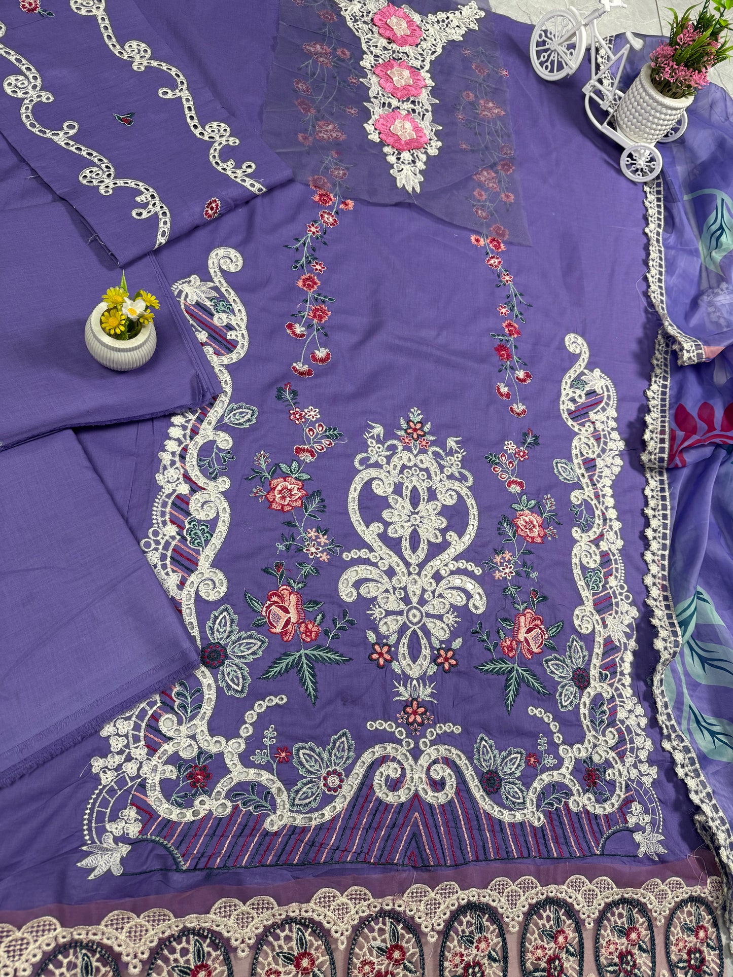 Luxury Lawn Embroidered Suit LW027