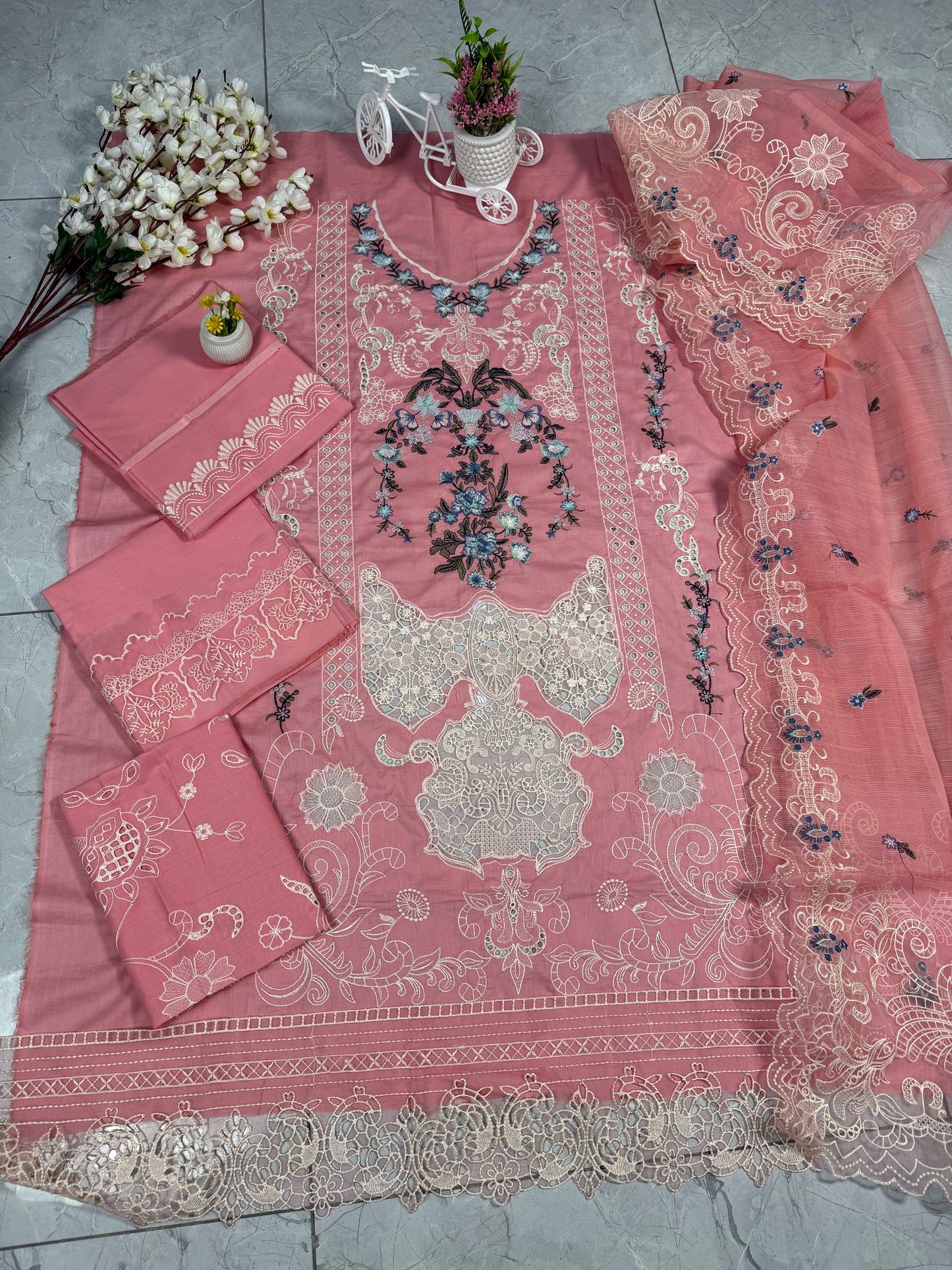 Luxury Lawn Embroidered Suit LW026