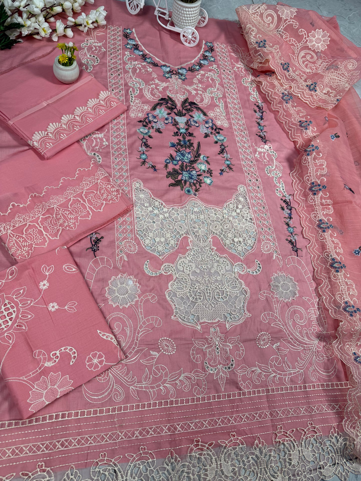 Luxury Lawn Embroidered Suit LW026