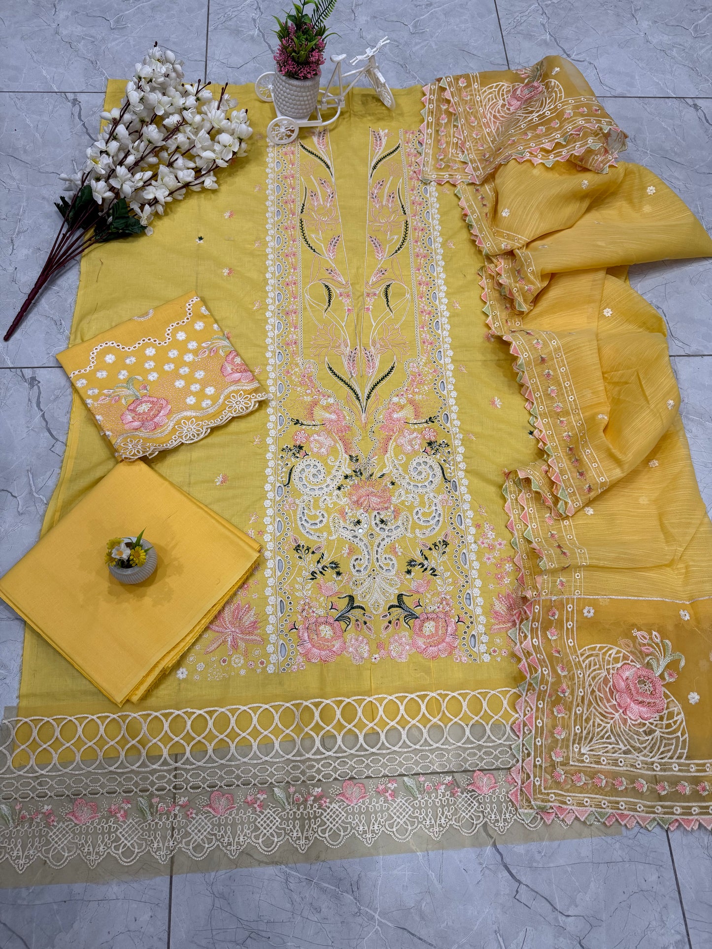 Luxury Lawn Embroidered Suit LW024
