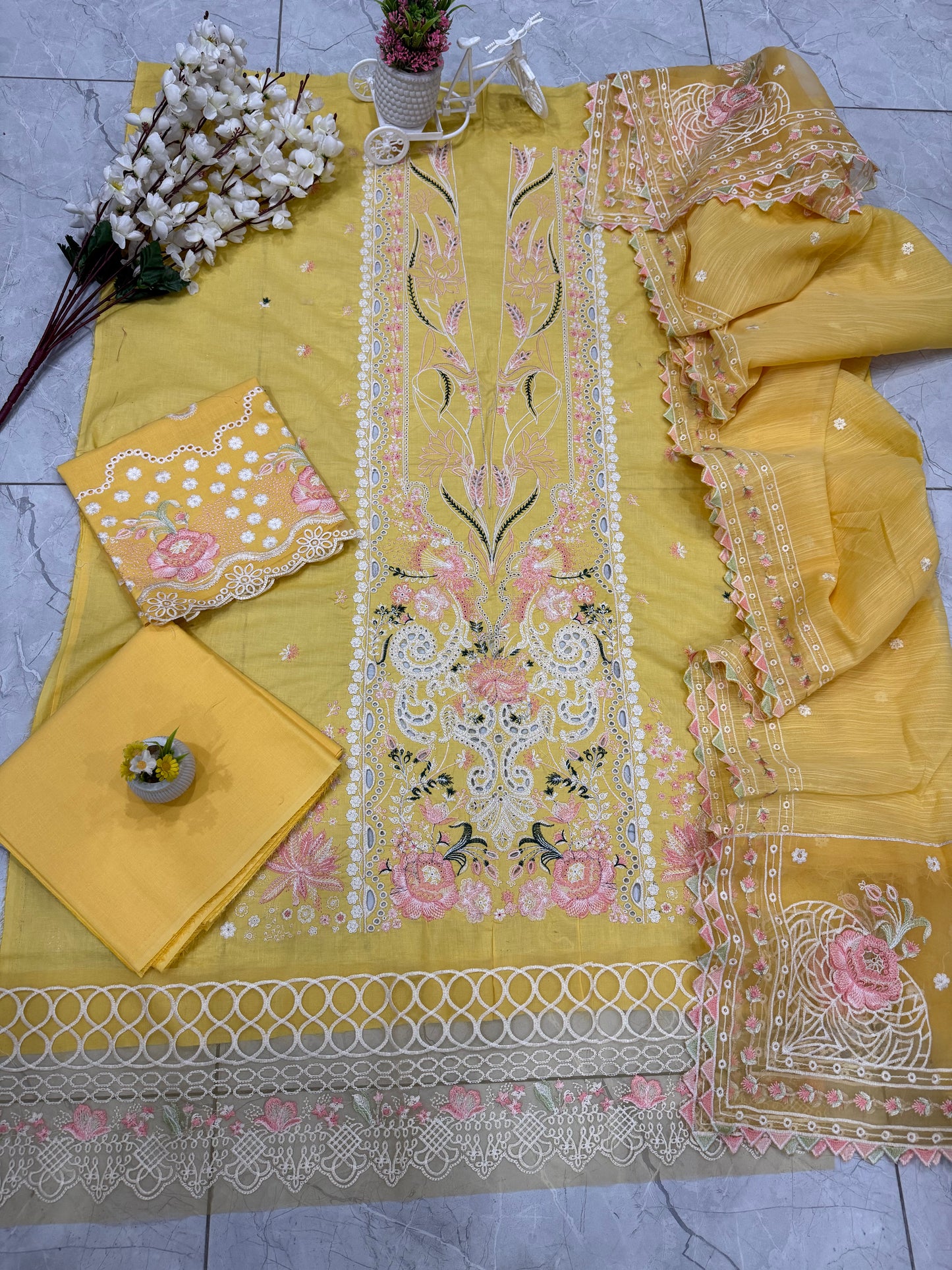 Luxury Lawn Embroidered Suit LW024