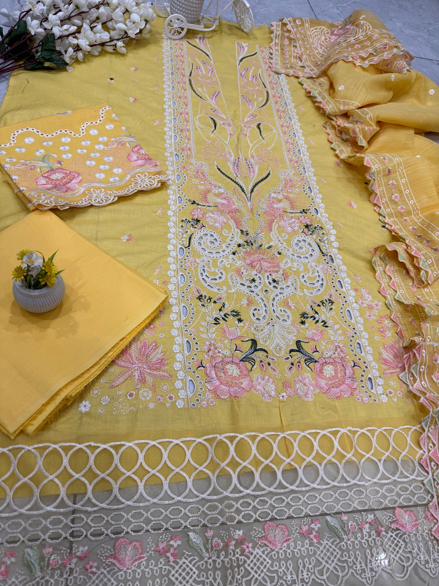 Luxury Lawn Embroidered Suit LW024