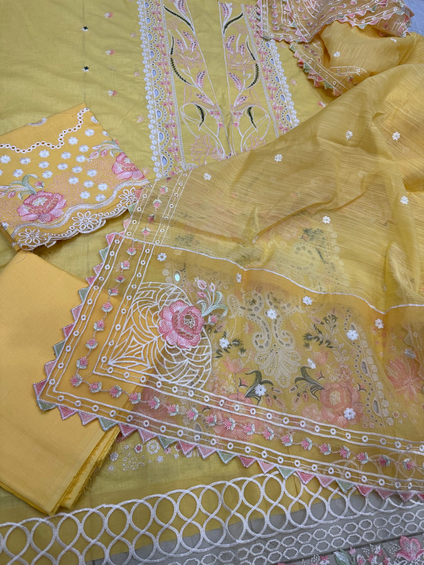 Luxury Lawn Embroidered Suit LW024