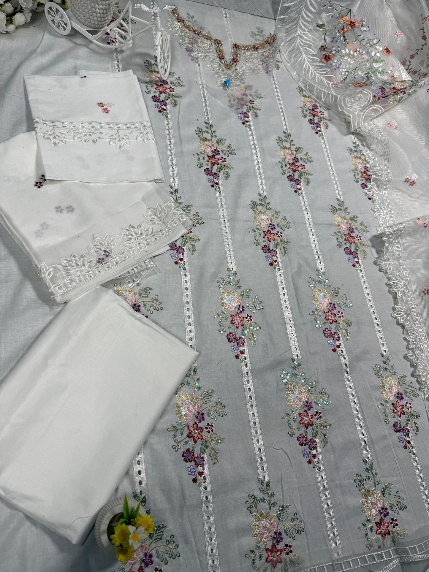 Luxury Lawn Embroidered Suit LW023