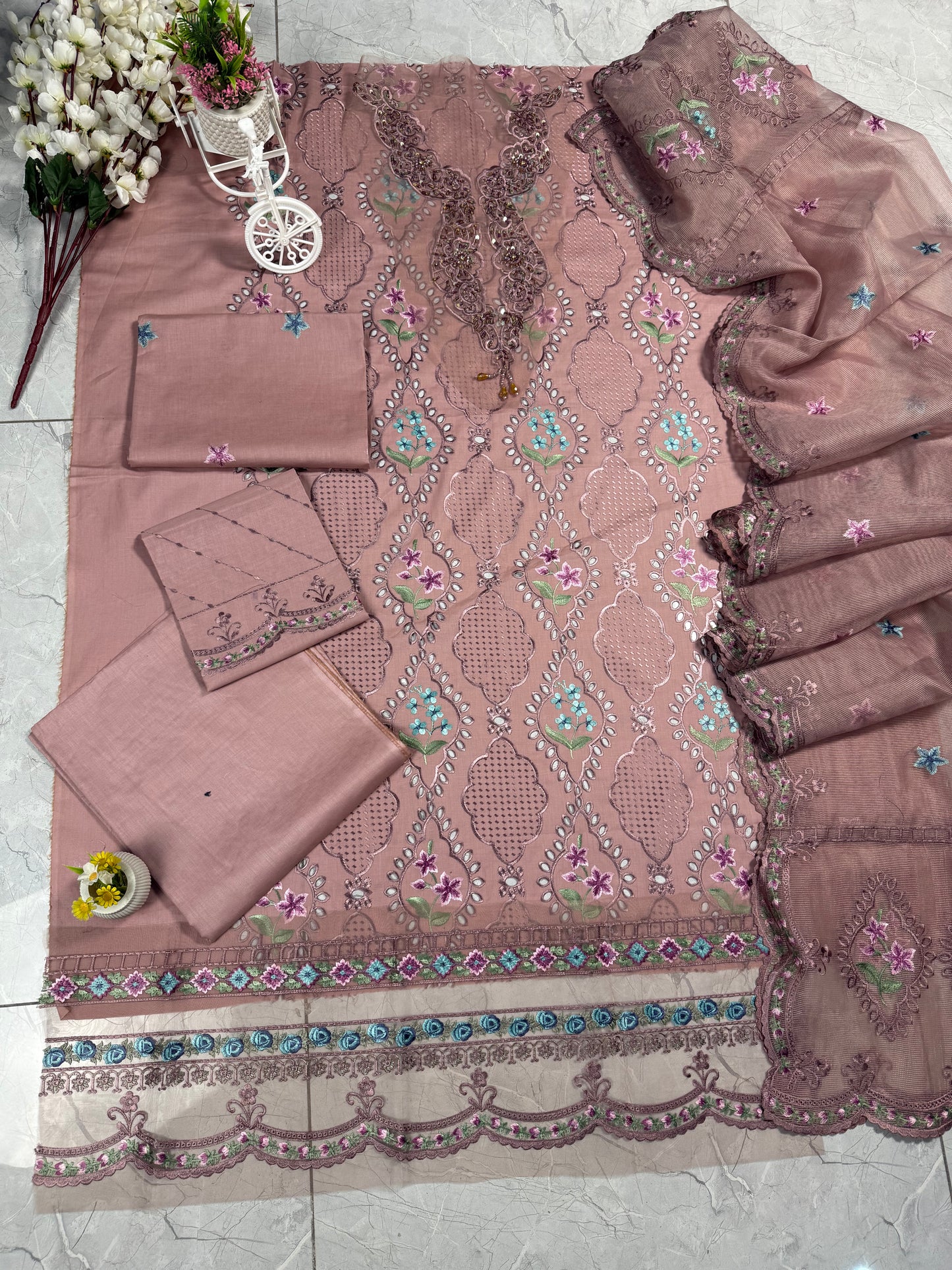 Luxury Lawn Embroidered Suit LW022