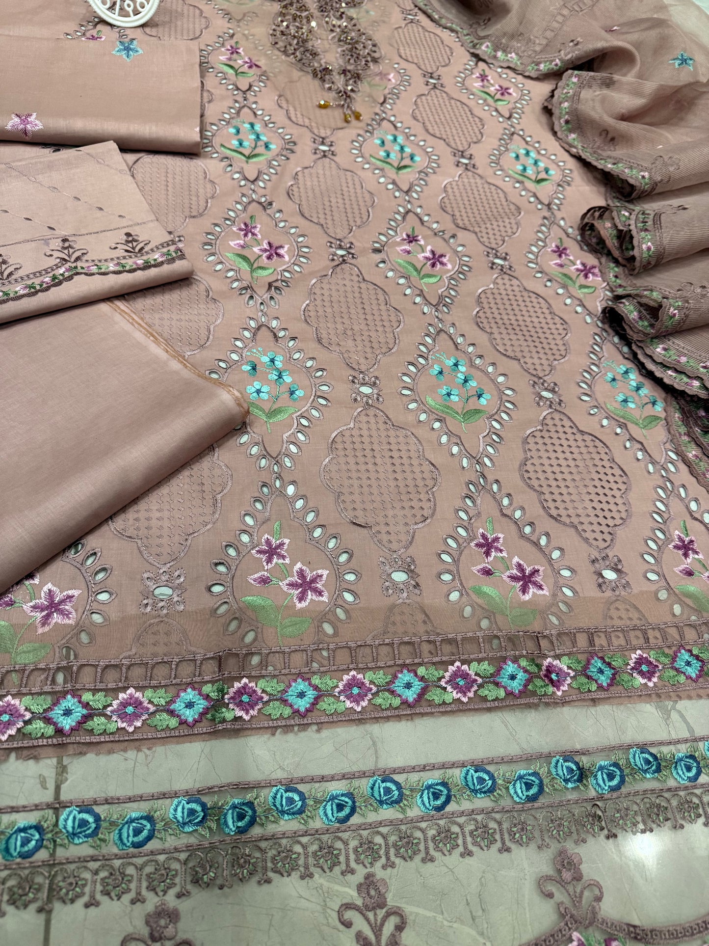 Luxury Lawn Embroidered Suit LW022