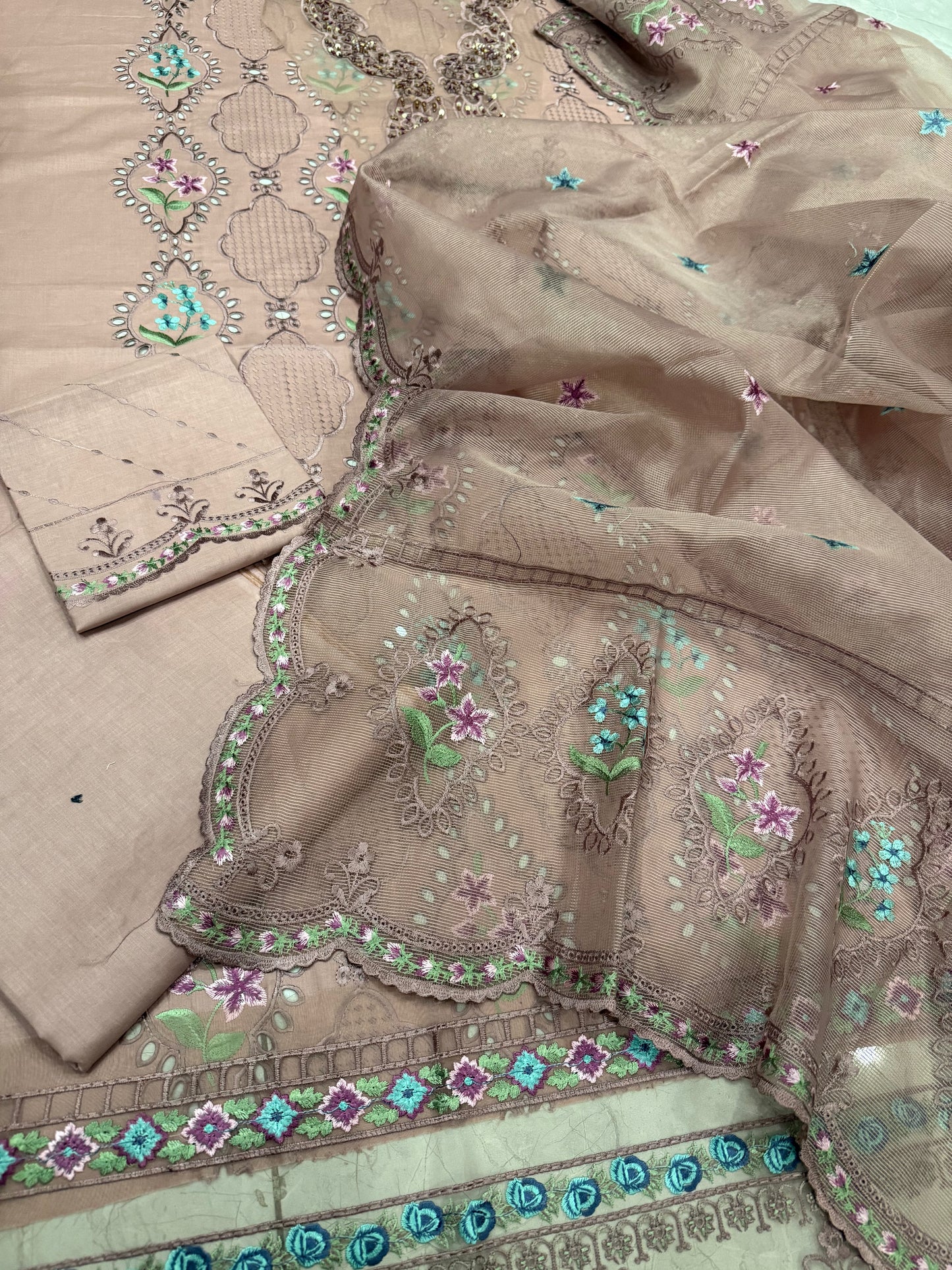 Luxury Lawn Embroidered Suit LW022