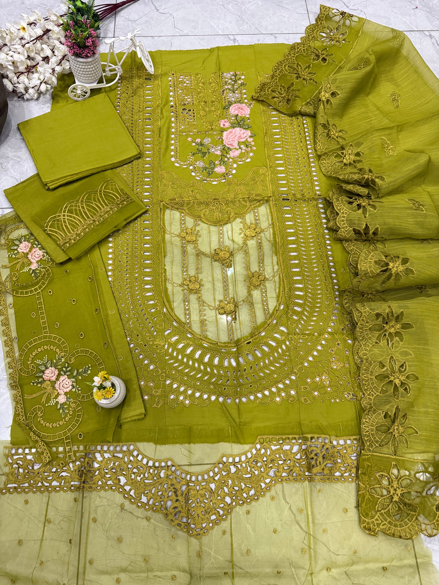 Luxury Lawn Embroidered Suit LW017